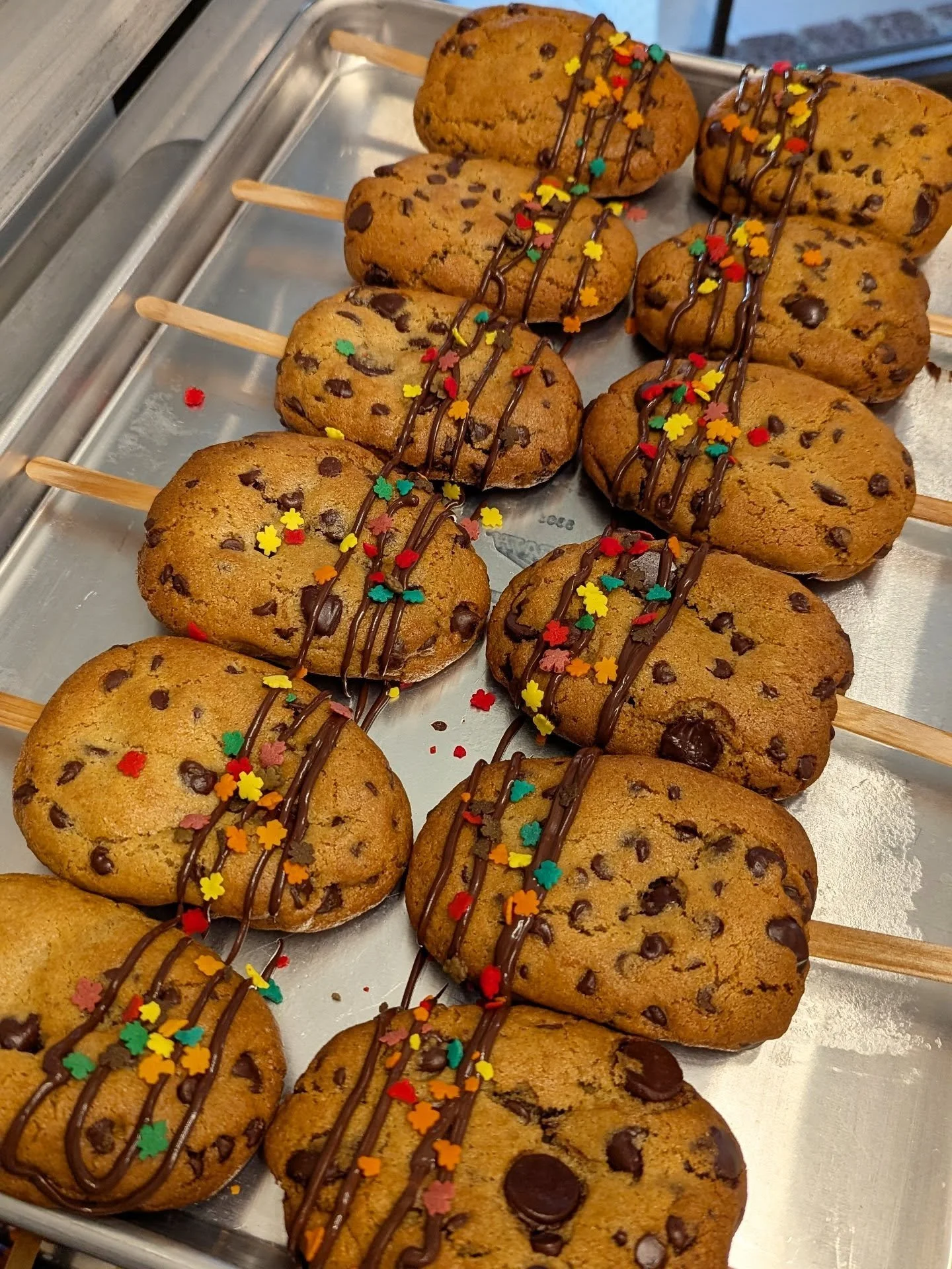 Cookie Pops are coming back for the 🍂Autumn Market! 🍂 I'll be at the @wolcott_house tomorrow, October 4 from 11 am-4 pm with these festive little pops along with plenty of other treats on the lavender table!&nbsp;

Admission is free and you can sho