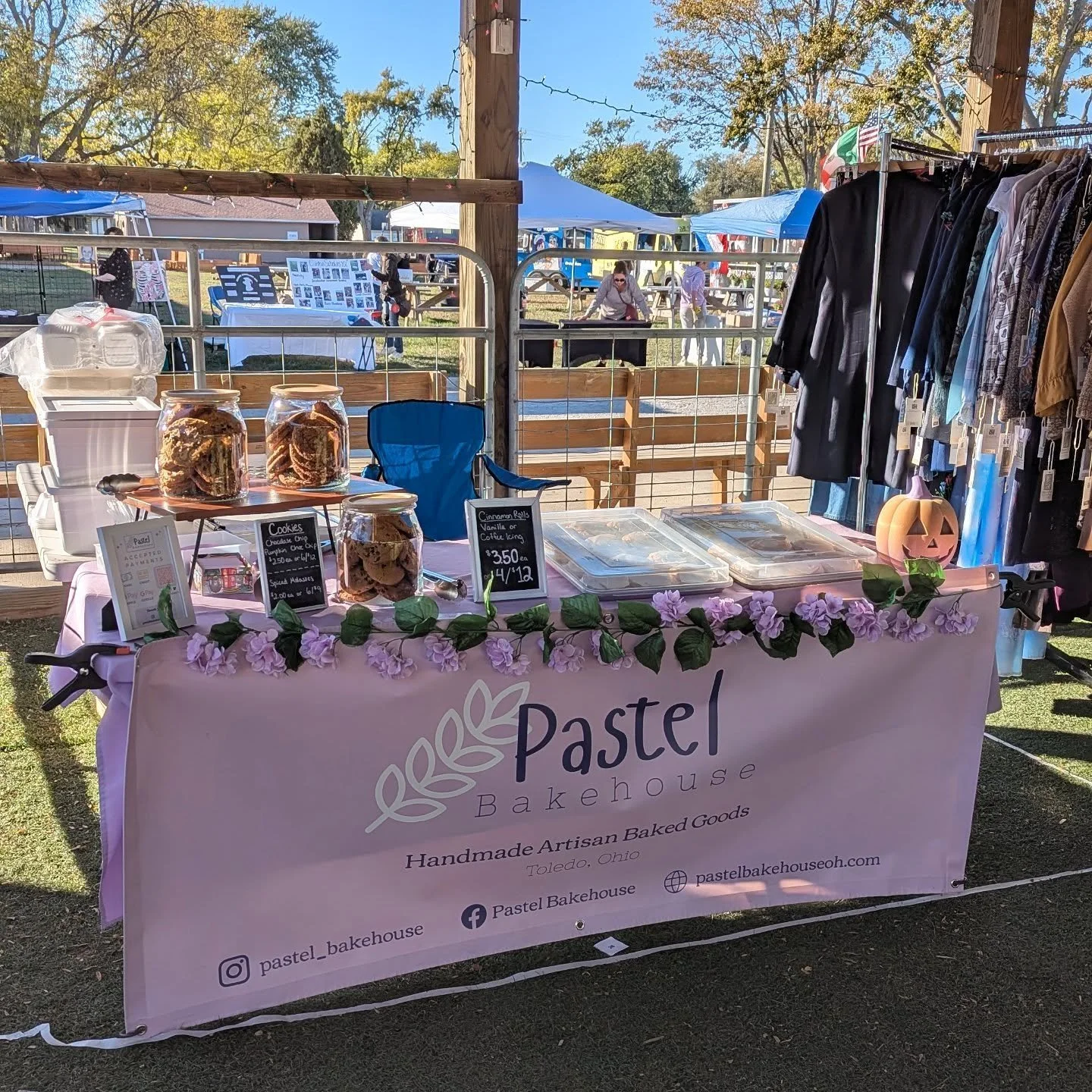 It's all fall everything at the Black Cat Night Market at the Lucas County Fairgrounds! Come out until 9 pm to pick up any of these cozy fall treats:
Pumpkin Chocolate Chip Cookies 
Classic Chocolate Chip Cookies 
Spiced Molasses Cookies 
Cinnamon Ro