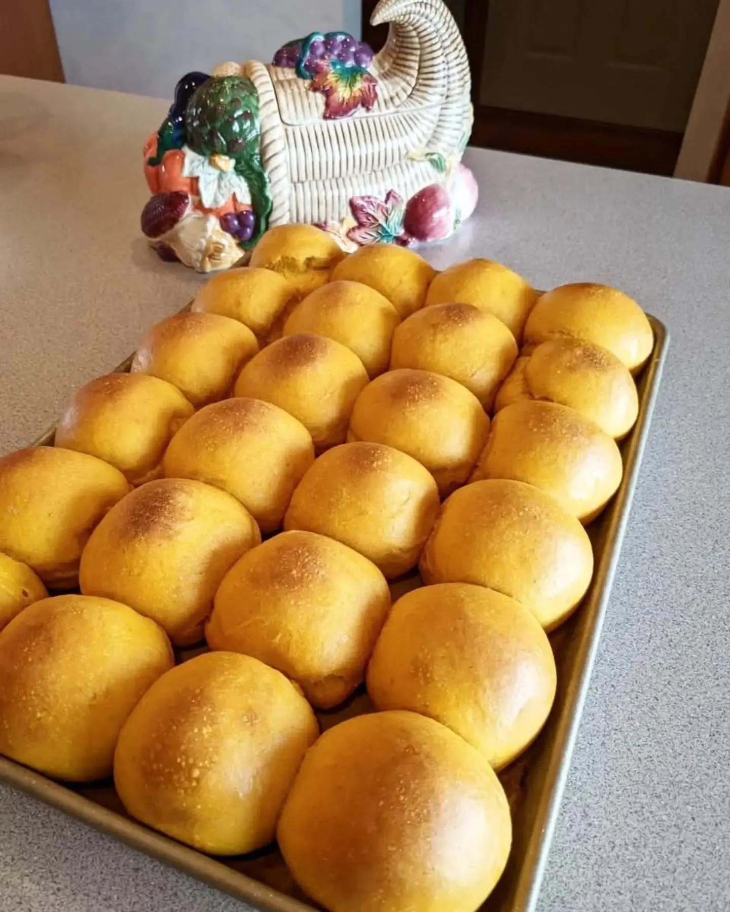 Have you placed your order yet for Thanksgiving? 🙂 Visit the Pastel website before Friday, November 21st to order all your baked goods including Pumpkin Dinner Rolls, Cinnamon Rolls, Biscuits, and Cookies!

Pickup options:
🍁 Toledo Farmers Market o