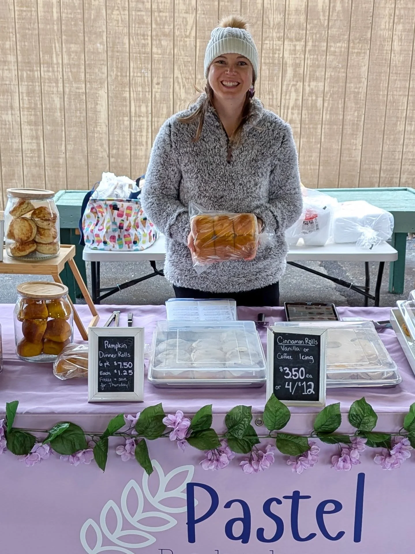 I am so excited to be back at the @toledofarmersmarket tomorrow morning, November 22! We will be there at 9 am for all your order pickups and holiday week browsing! I can't wait to see you all again! ☺️

We have a lot of pre-orders this week (thank y