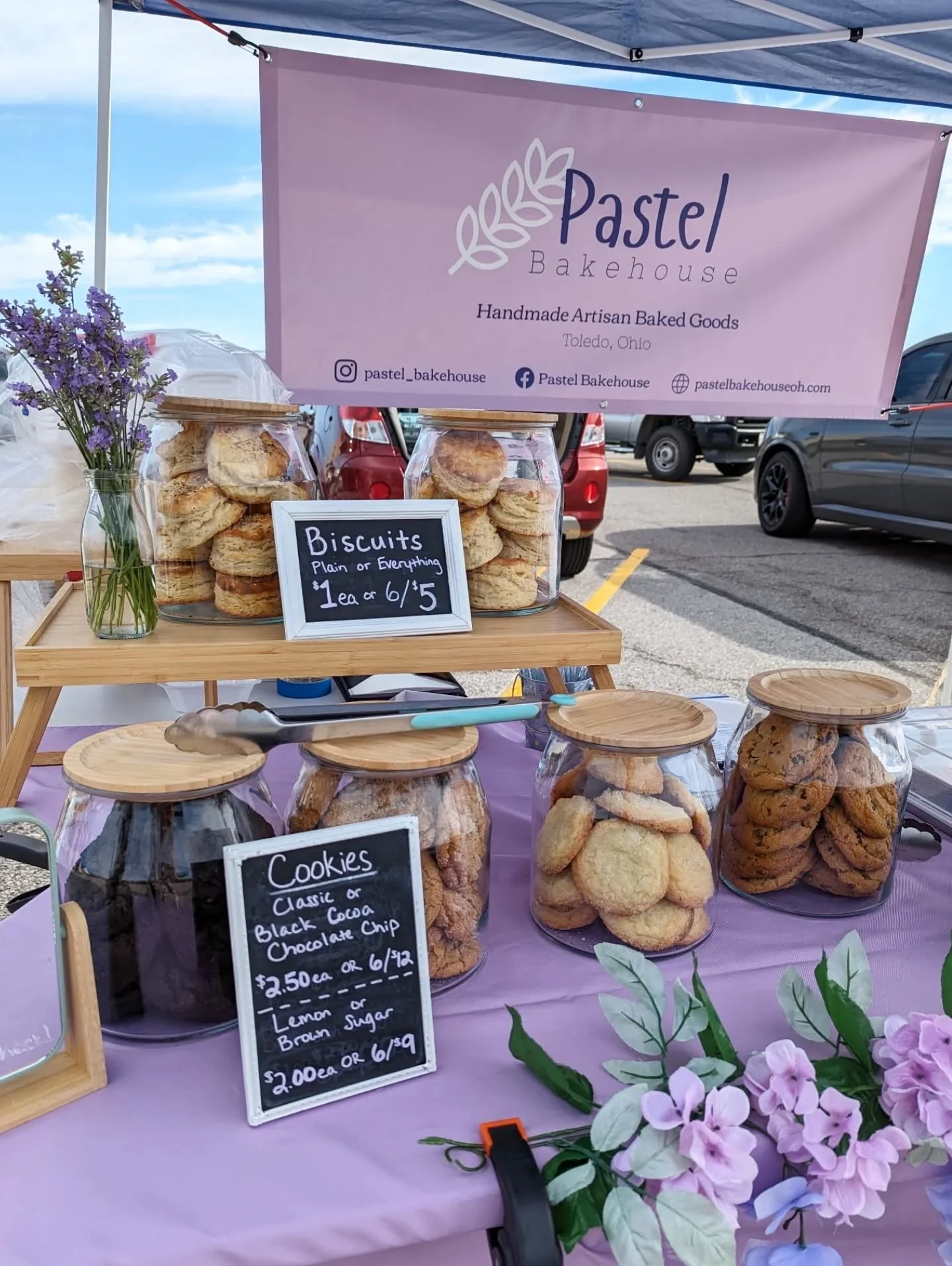 🪻Toledo! We will see you at the @toledofarmersmarket this Saturday, May 30! Pre-orders are now open on the Pastel website and you'll definitely want to check that out. Croissants will be returning to the lavender table after a very long hiatus, and 