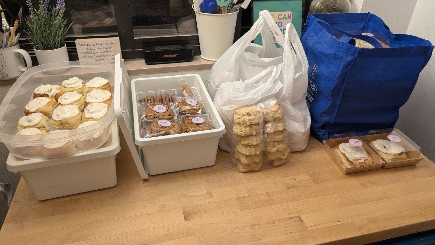 Where are you going to pick up your Pastel treats this weekend?? All of these are being delivered fresh today!

@sweetnatescafe - Mini Cinnamon Rolls, Cookies, Biscuits&nbsp;

@wanderdustcoffee - Cookies

@queenbeeandhoney - Autumn Leaf-Shaped Biscui