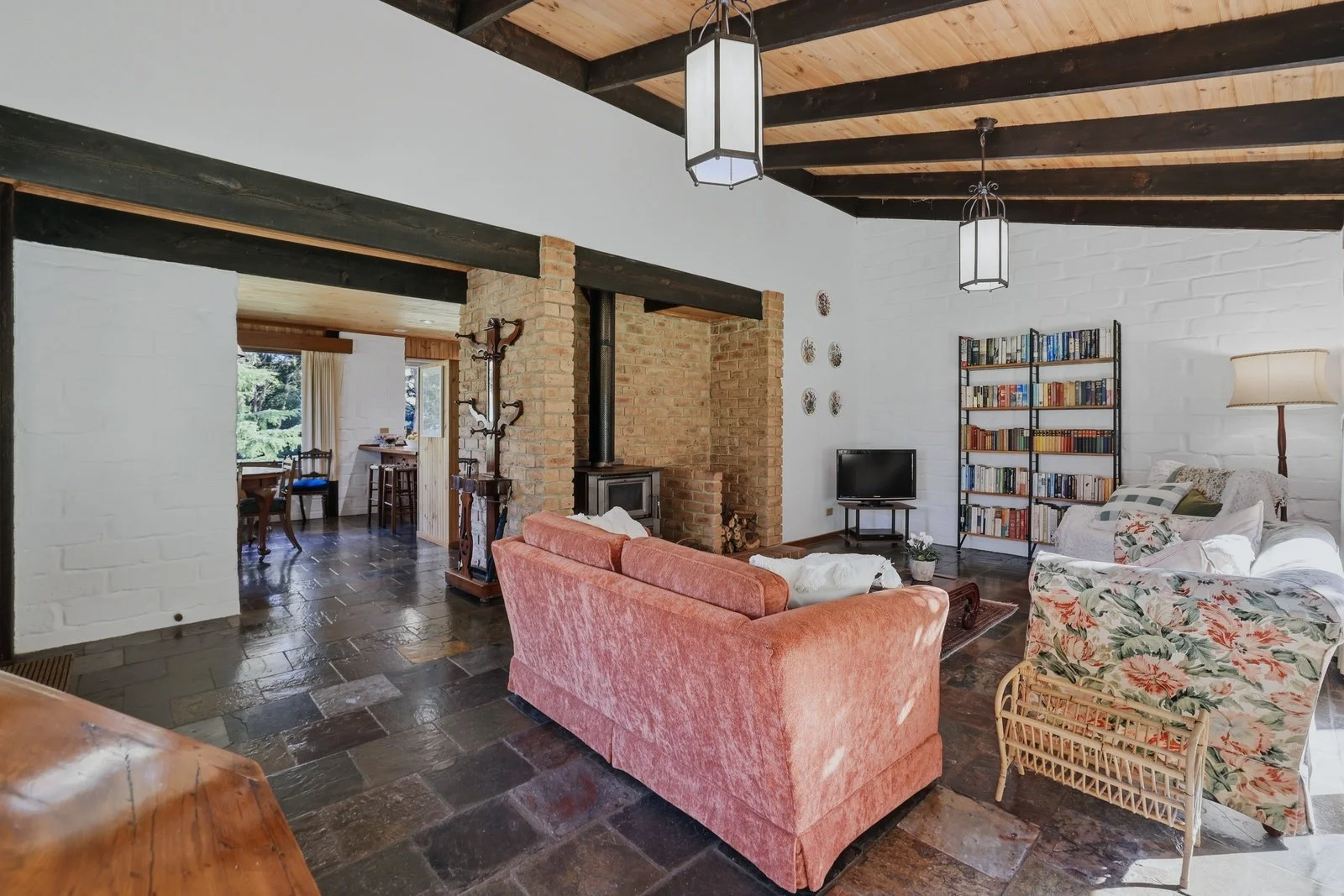 029_Open2view_ID1009158-310_Mcgleads_Road.jpg