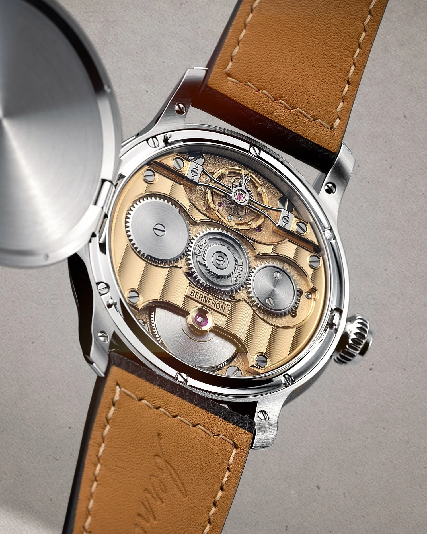 • Cal.595
Our caliber 595 was designed entirely from scratch. so without a common base with an existing caliber. Comprising 476 components, 408 of which are dedicated specifically to it, this project is the most complex our company has undertake