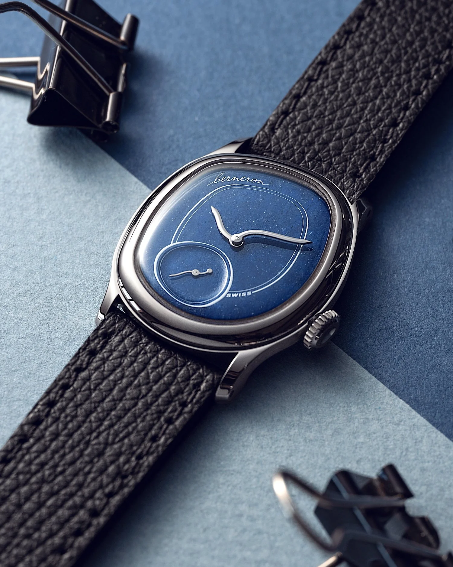 &bull; Mirage Lapis lazuli
Natural stones all have their own particularities, and we have chosen them intentionally.
Lapis Lazuli stone is associated with the Third Eye Chakra (Ajna) which is located between the two eyebrows. It acts on the nervous s