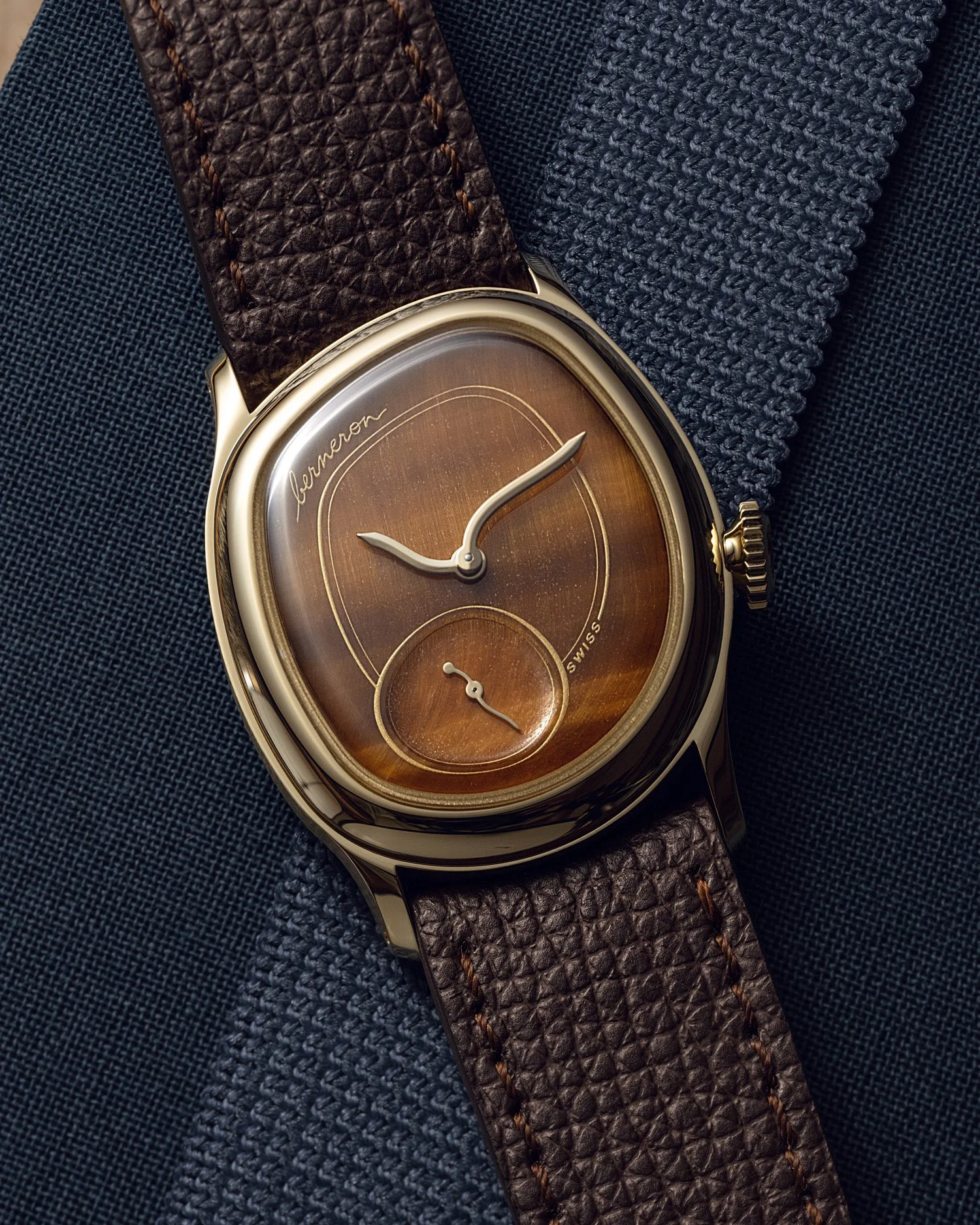 &bull; Mirage Tiger Eye
Few watches lend themselves to the use of a stone dial, and we believe that the Mirage is one of them.
We find that the irregular and unique appearance of each dial reinforces the singular creative approach of the Mirage colle