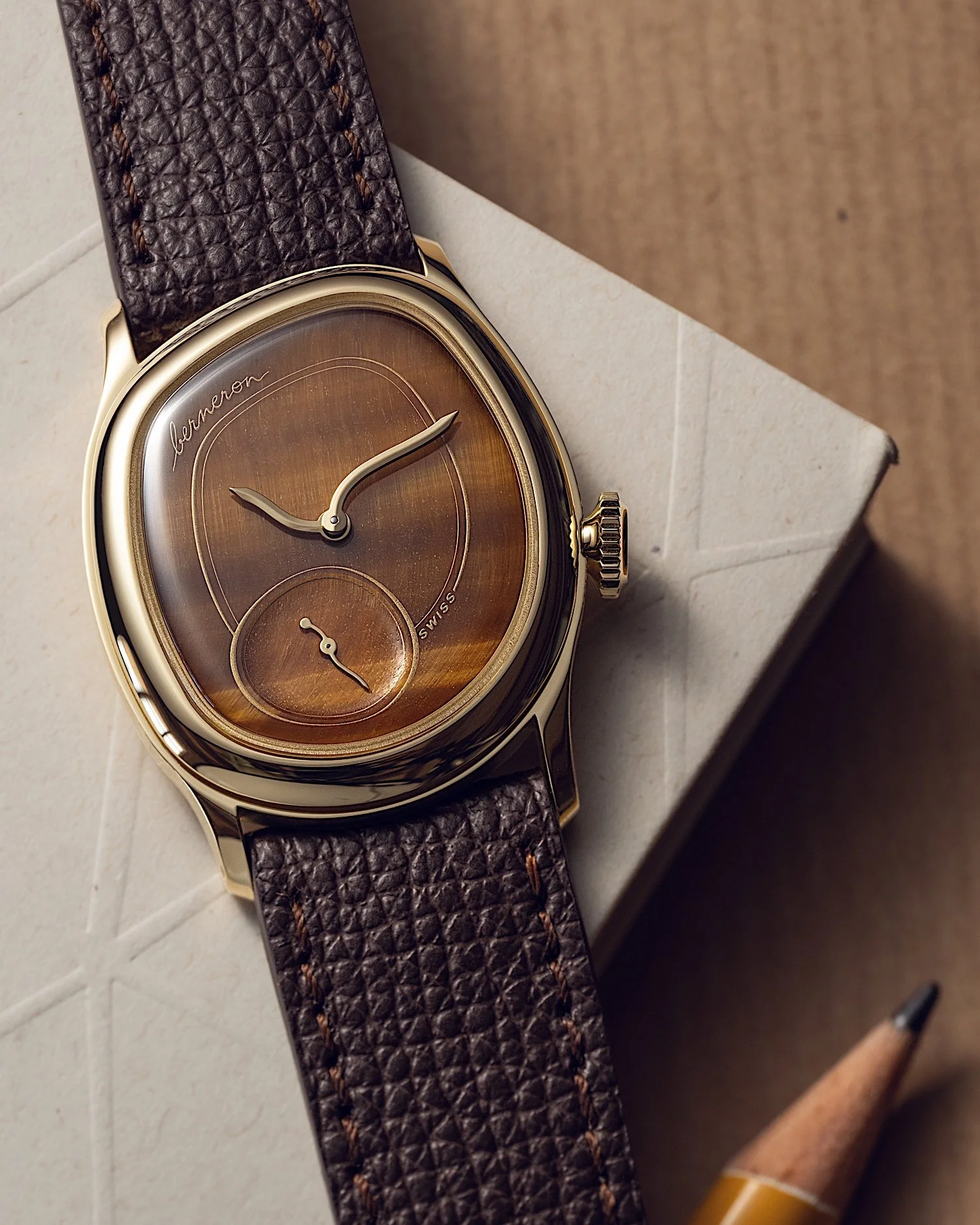 &bull; Mirage Tiger Eye
Few watches lend themselves to the use of a stone dial, and the Mirage is one of them.
We find that the irregular and unique appearance of each dial reinforces the singular creative approach of the Mirage collection, whose cas
