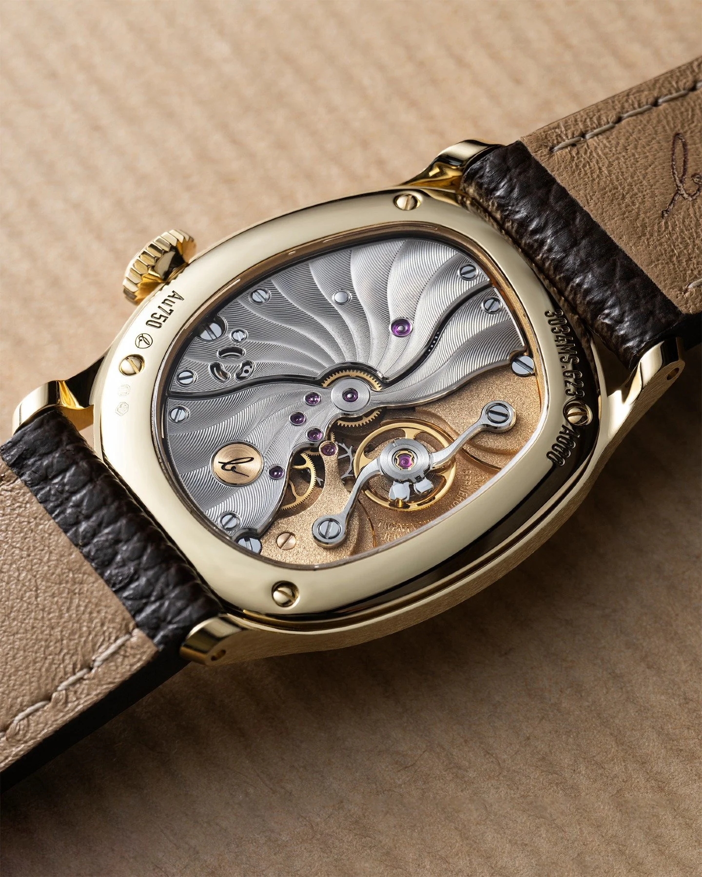 &bull; Mirage 34
The concept behind the Mirage collection is that of a case shaped around the movement&rsquo;s mechanisms.
Its form derives directly from the architecture of the calibre. To define this asymmetrical silhouette, we sought a design that