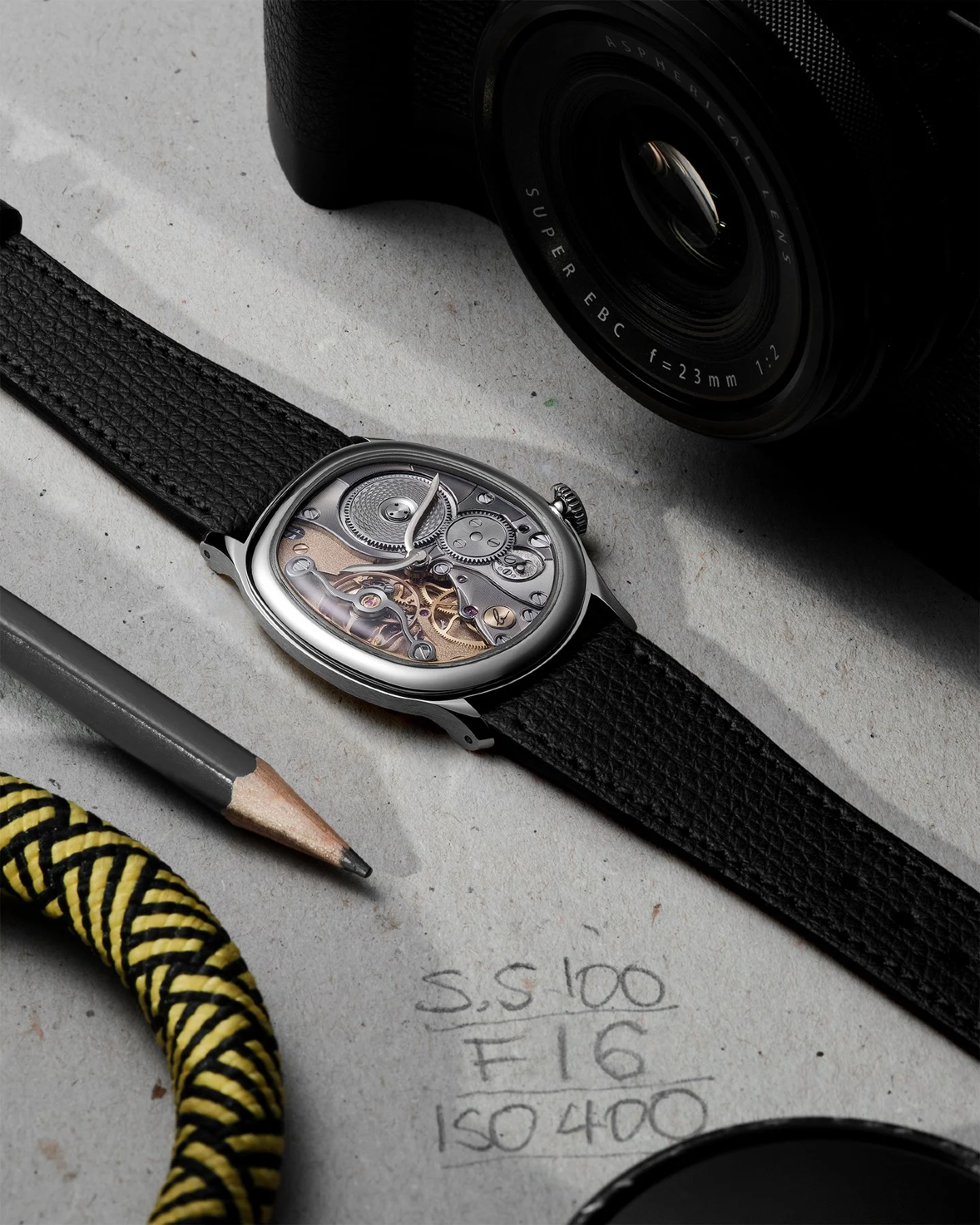 &bull; Mirage Miroir
Ergonomics is crucial in the development of a dress watch. With a case diameter of 38mm and a total thickness of 7mm, the Mirage Miroir sits low on the wrist, to be forgotten when worn. Currently in Geneva's Old Town for the Gene