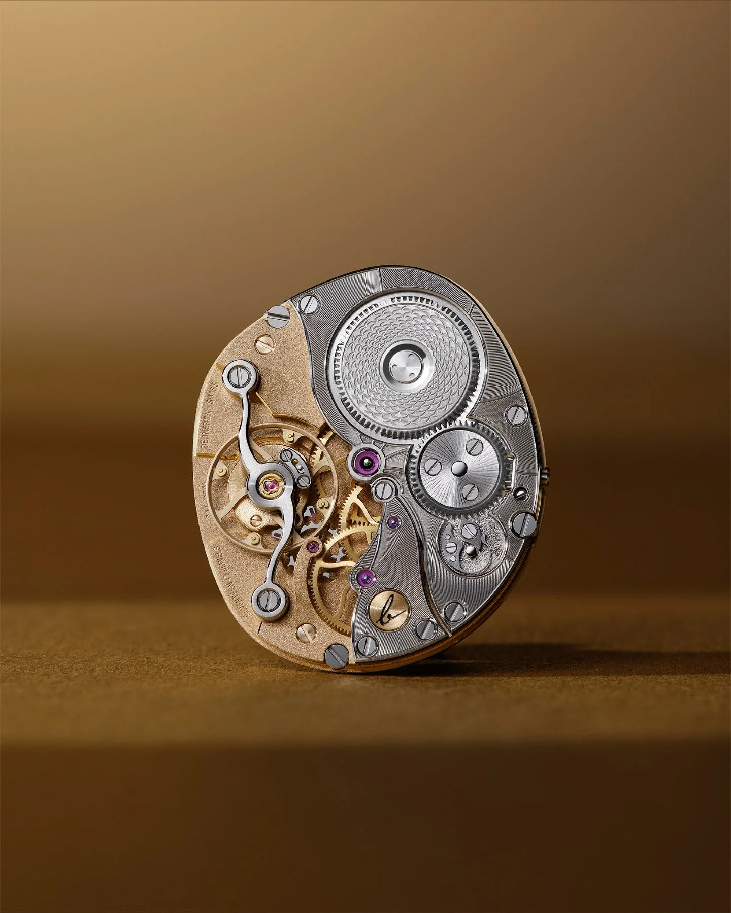 &bull; Caliber 283
This image illustrates the new approach we chose for the creation of our fourth caliber, the Cal. 283, and where the "Miroir" designation comes from. Unlike traditional skeletonization or reversal, we opted for a more com