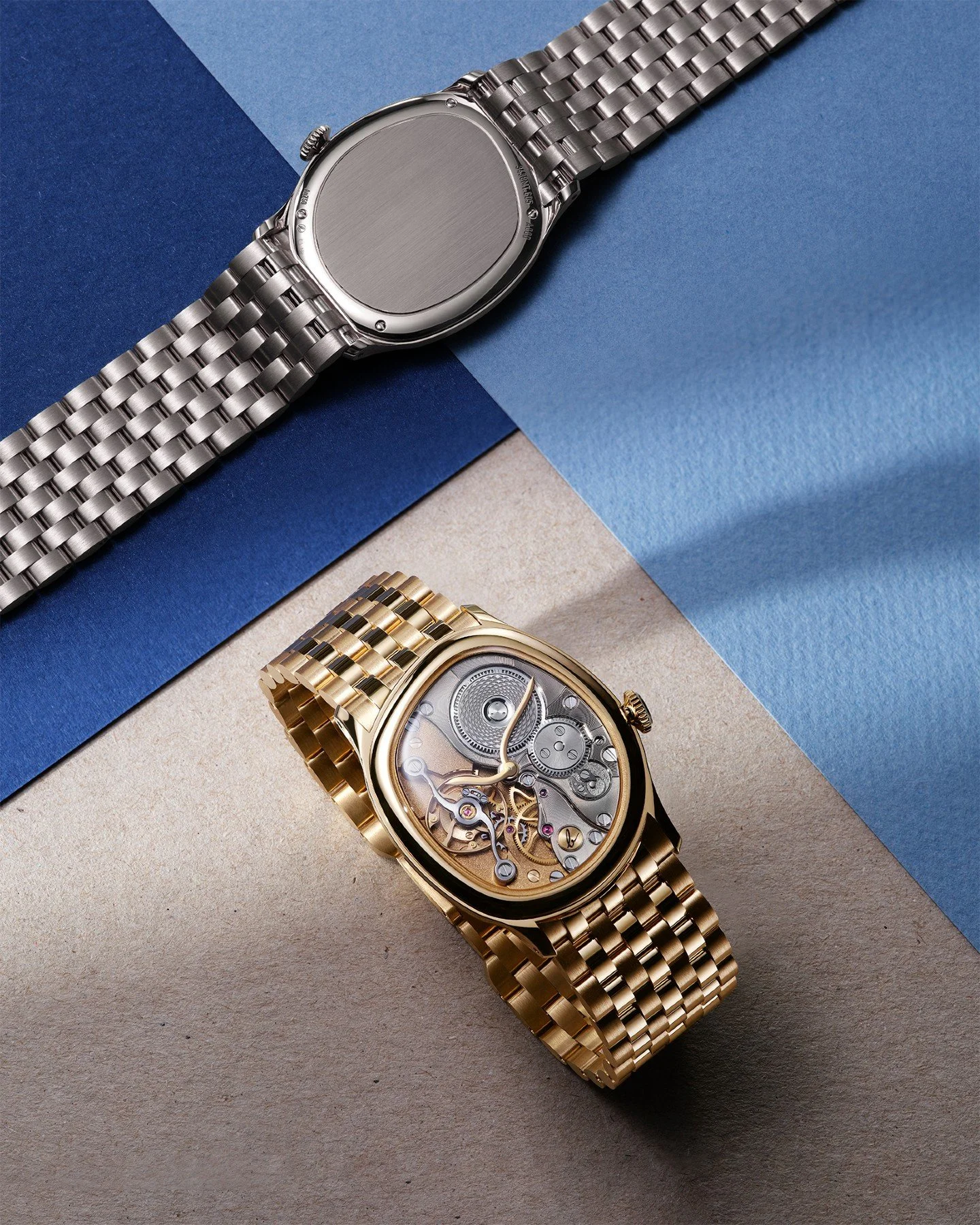 &bull; Mirage Miroir
Being entirely asymmetric, the metal bracelet integration onto a Mirage case is particularly challenging.
As a result, we had to design two different end links, each composed of nine components, for a total of 18 components just 
