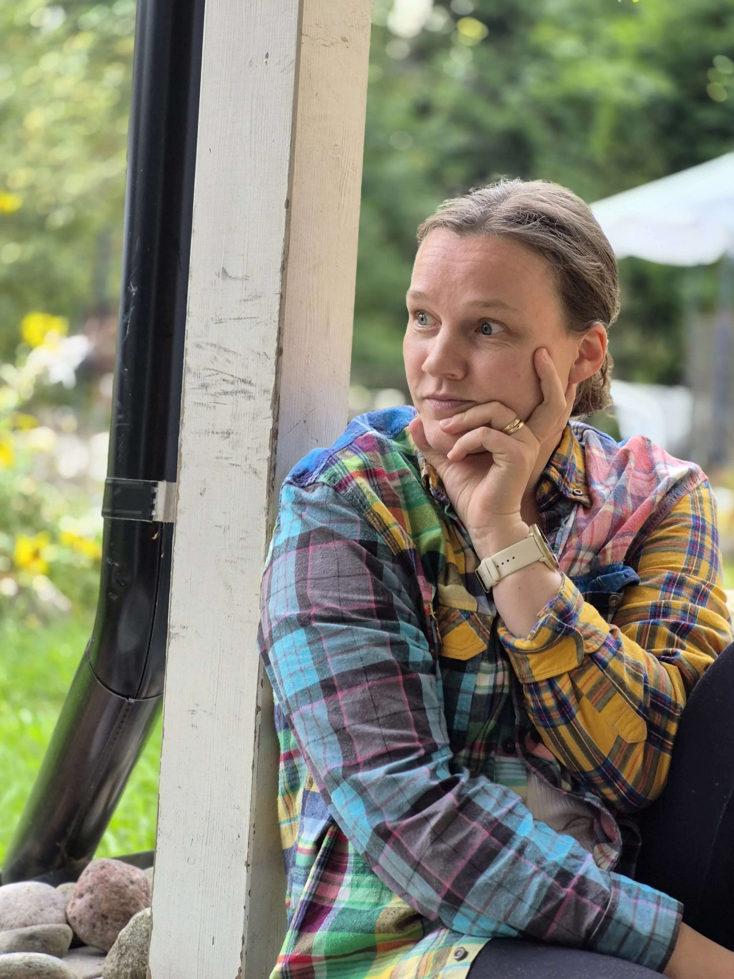 Nelikymppinen nainen