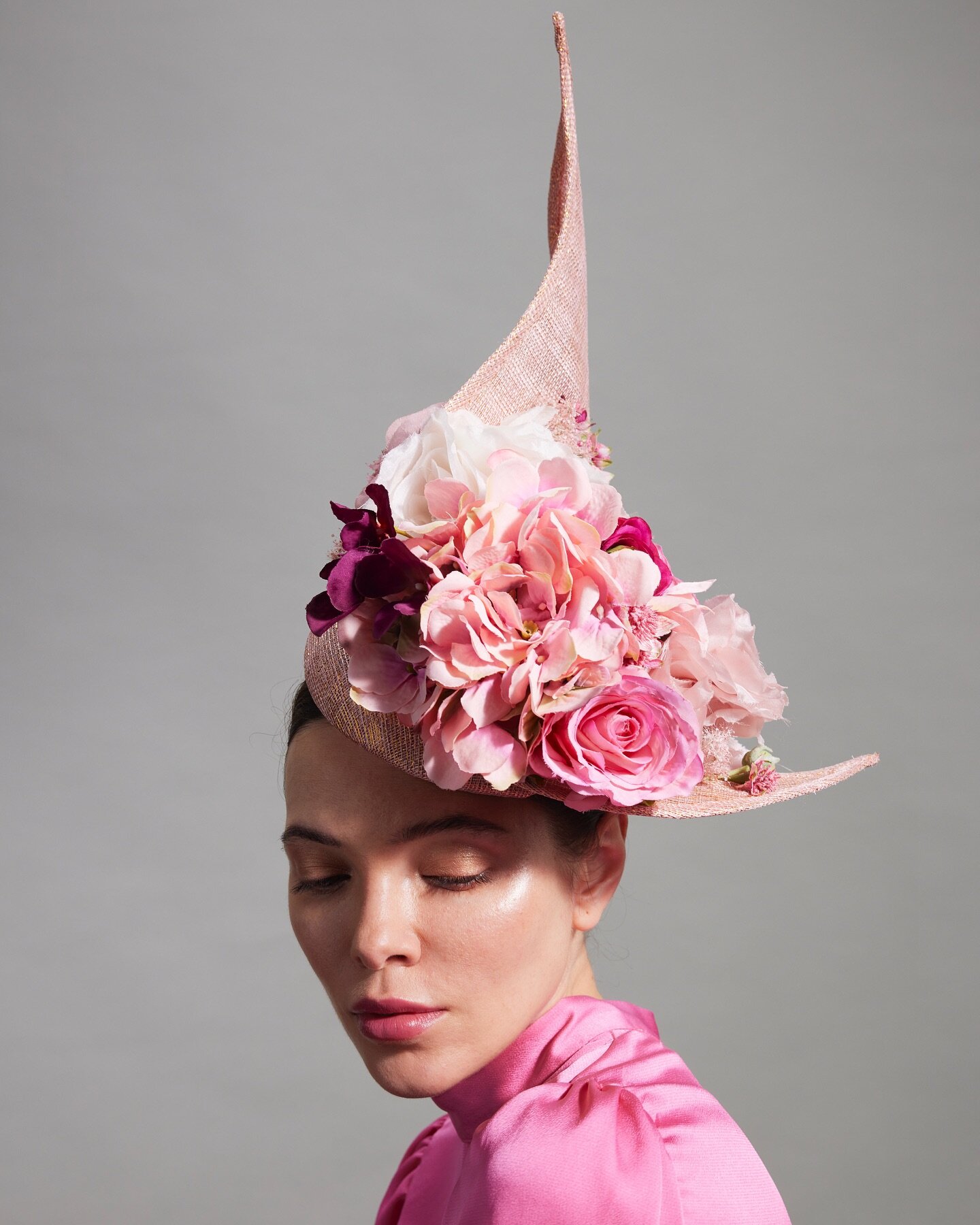 Orders for custom hats for Royal Ascot are now available. Please contact us through our website, linked in our bio. 
.
.
#royalascot #couturehats #milliner #millinery #racehat #ladieshat #hats #southbank #oxo