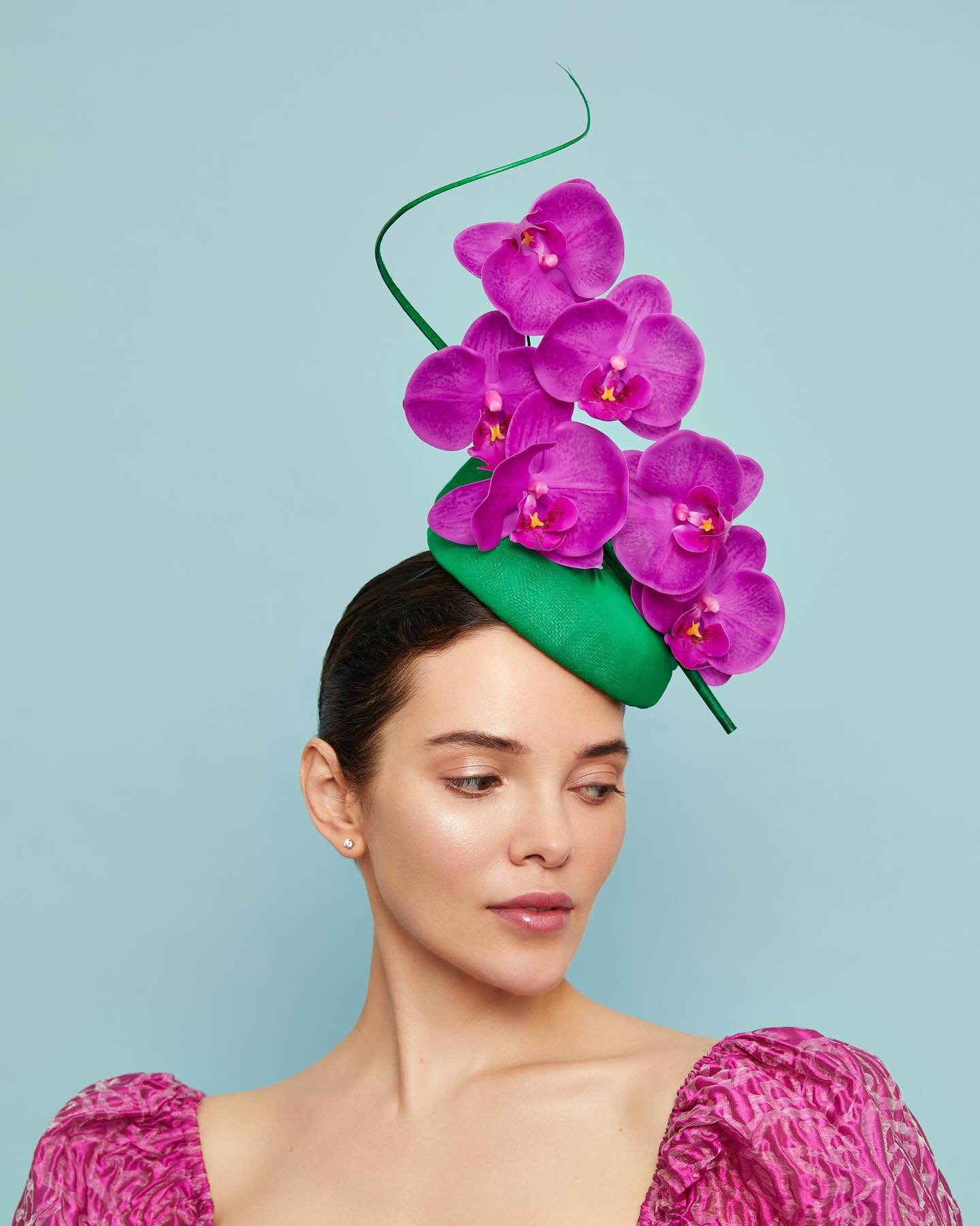 katherineelizabethmillinery New Collection - Sculptural orchid headpiece in a beautiful vibrant pink and emerald green fabric base with a cute bow at the back. 

.
.
.

Photographer@laurenmarshphotography
Makeup artist @anitastevensmua
Model @alena_
