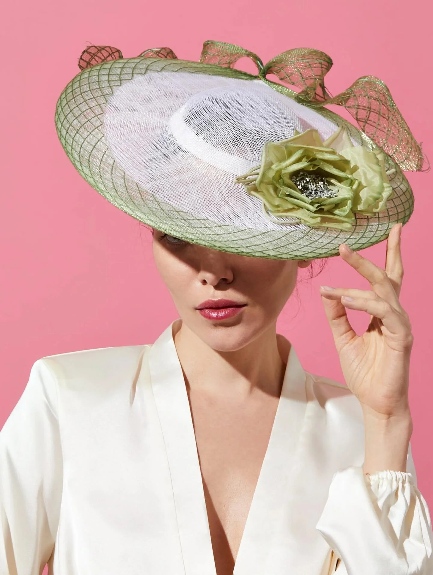 This is one of our boater-style hats with a latticed crin edging, and bow. This can be made in any colour and is perfect for #Royalascot 
All of our hats are handmade in the london studio.
We also specialise in creating bespoke designs to go with you