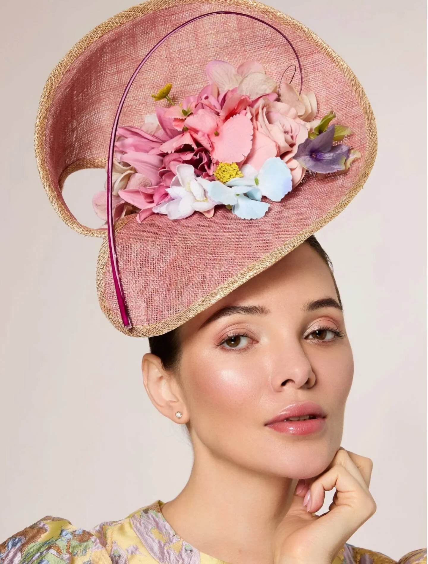 This is our Gabriella Sculptural Hat🌟
This hat has been hand crafted out of sinamay straw and adorned with silk flowers. 
This can be made in any colour and is perfect for #Royalascot All of our hats are handmade in the london studio.
We also specia