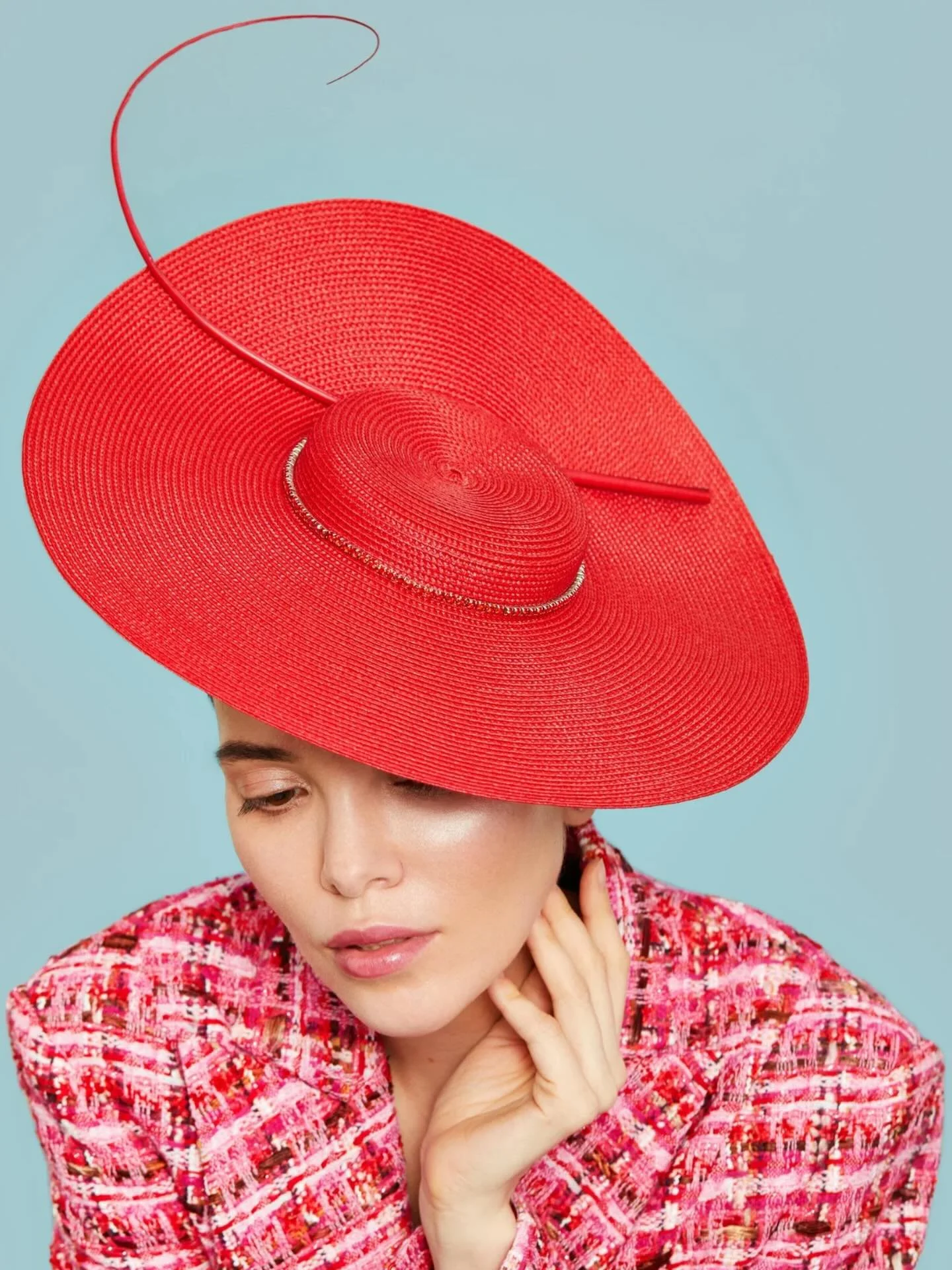 A simple boater in a dramatic red to brighten up any outfit, perfect for this season.
This can be made in any colour and is perfect for 
#RoyalAscot or a wedding #weddinghats 
.
All of our hats are handmade in the london studio.
We also specialise in
