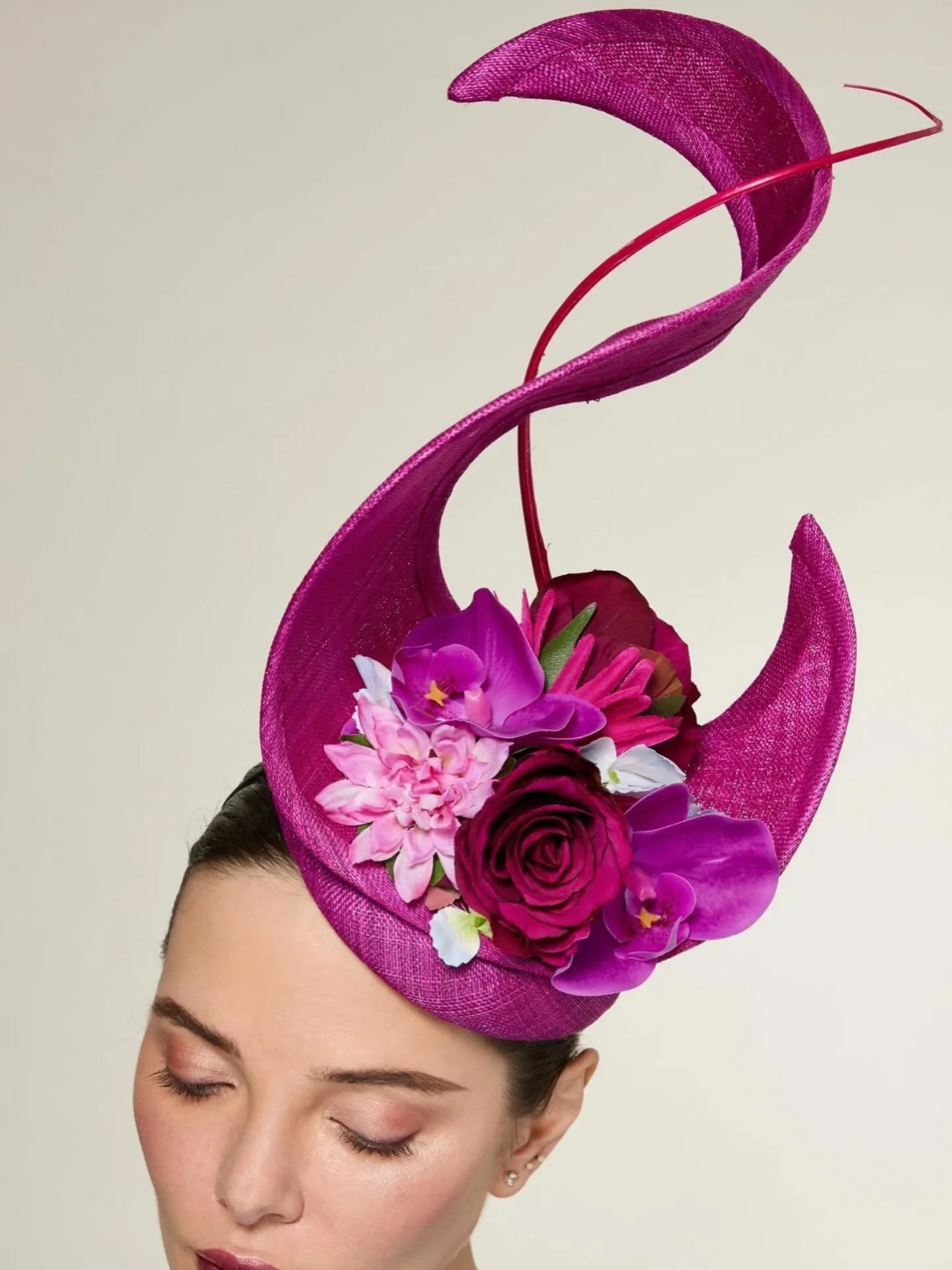This is one of my more dramatic sculptural pieces made from Sinamay and silk Abaca which gives a lovely jewel like quality to the fuschia colour.
.
This can be made in any colour and is perfect for RoyalAscot, a glamorous fashion event or a wedding.
