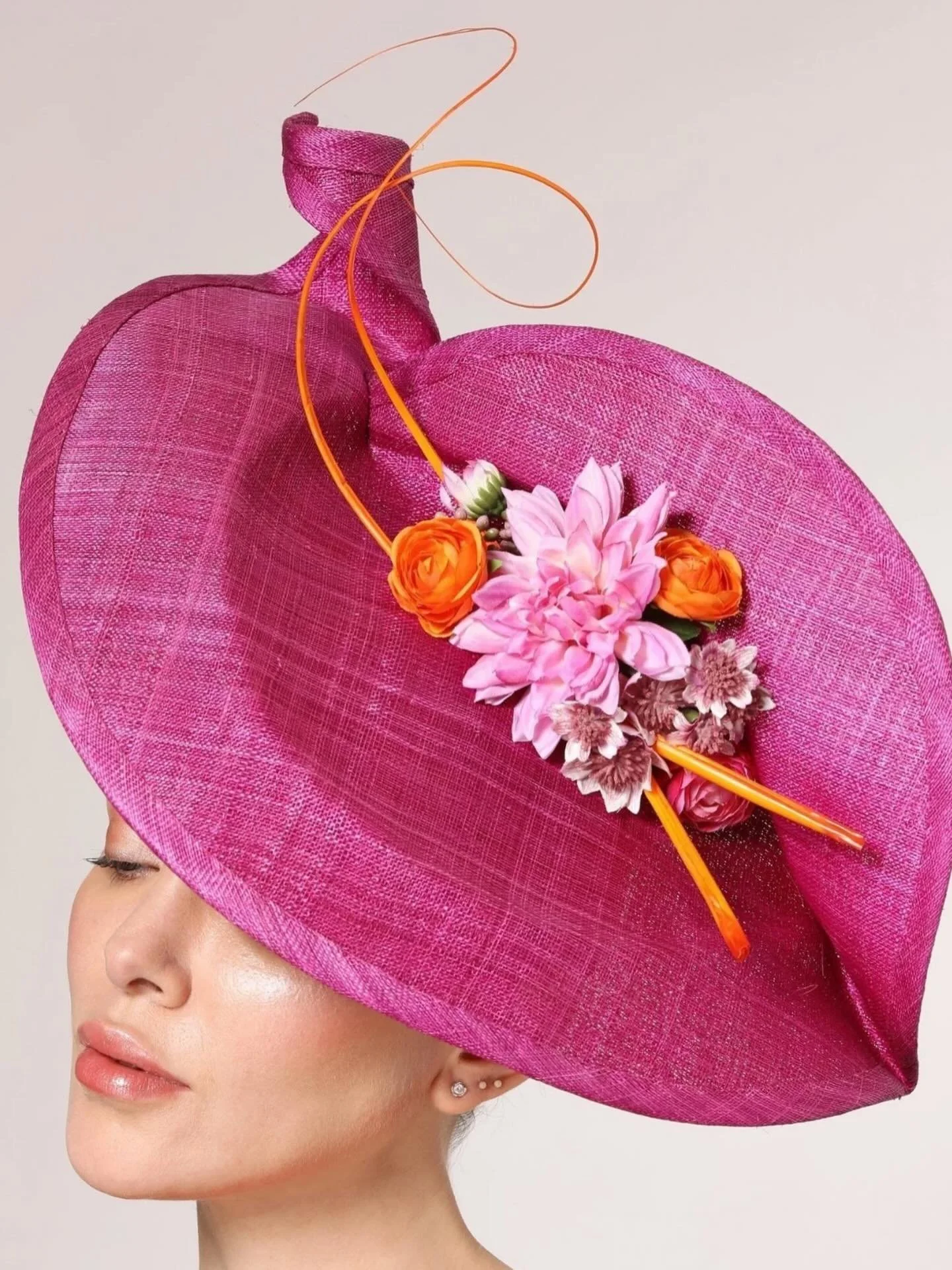 This hat has been created with a lovely Fuchsia Pinokpok, orange quills and an explosion of silk flowers. 
Perfect for Royal Ascot or a summer wedding. 
.
Photographer @laurenmarshphotography 
Makeup artist @anitastevensmua 
Model @alena__ts_ 
.
.
#r