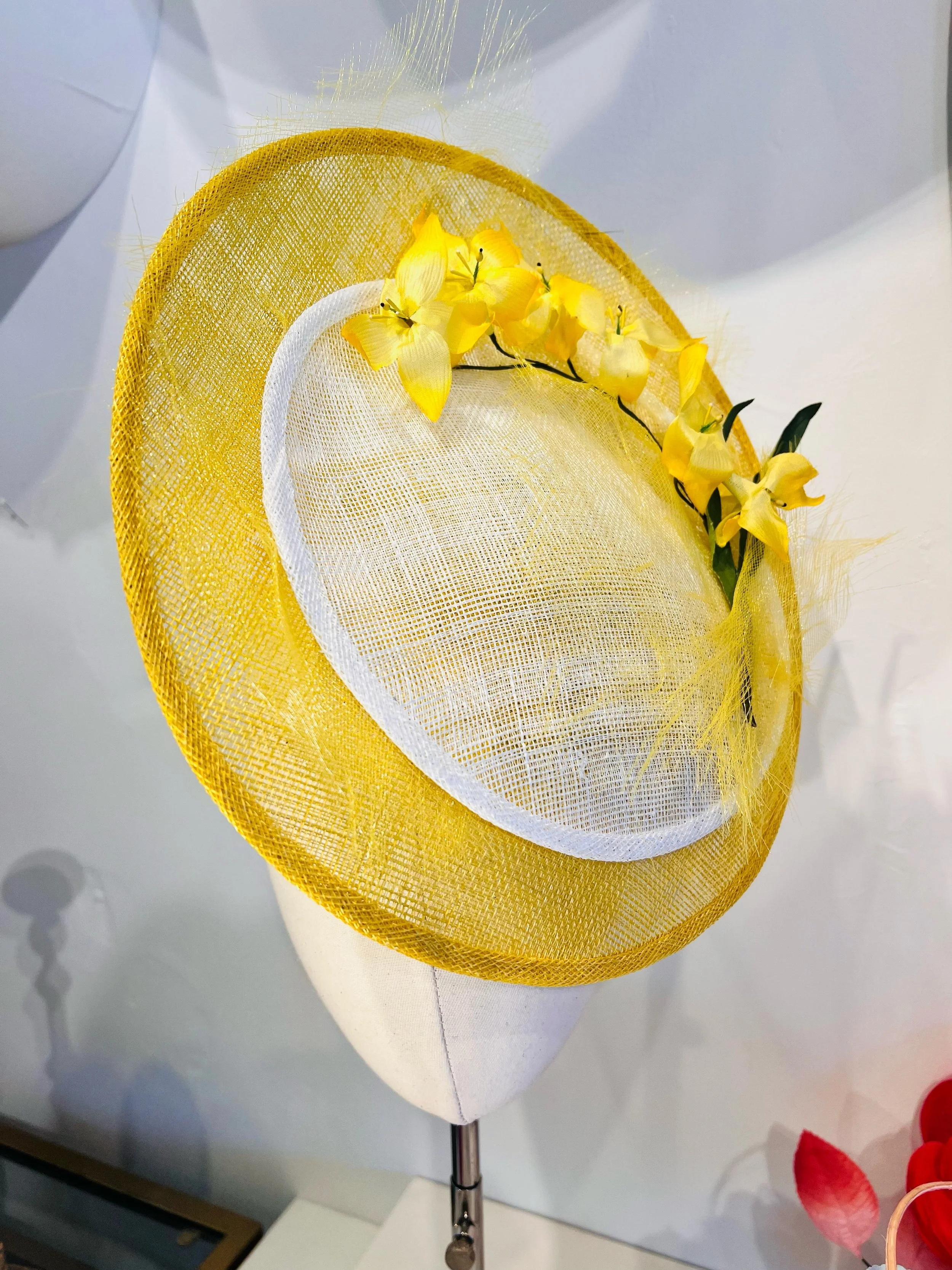 A recent commission for a client attending the Epsom Derby☀️.

Handcrafted from sinamay in shades of ivory and yellow, finished with delicate blooms, this design captures the joy and optimism of the season.

✨ Bespoke commissions available.
✨ Ready-t