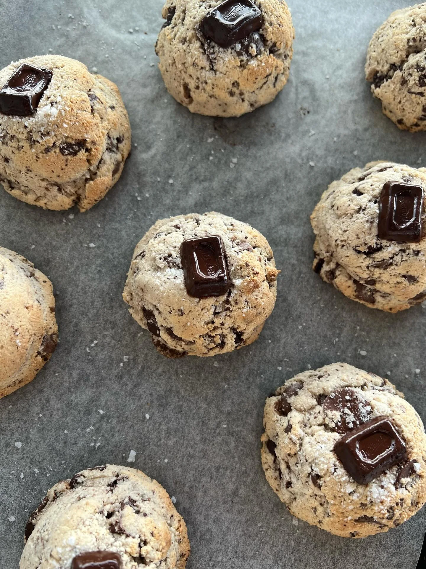 Today&rsquo;s the day 🙌🏼 Our Whittaker&rsquo;s Almond Cookies are fresh out of the oven &mdash; gluten free, dairy free, and 100% irresistible. 🍪✨
Crunchy, chewy, chocolatey goodness&hellip; it doesn&rsquo;t get much better than this. 💯 Come grab