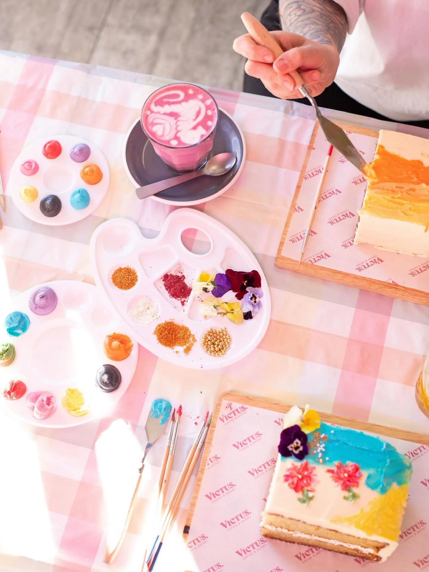 Our signature Cake &amp; Sip&hellip; with a soft Easter twist ✨ 🐣 

Think pastel buttercream, mini eggs, edible florals and all the Victus vibes you know and love 🤍

Join us for a relaxed, creative session where you&rsquo;ll decorate your own cake 