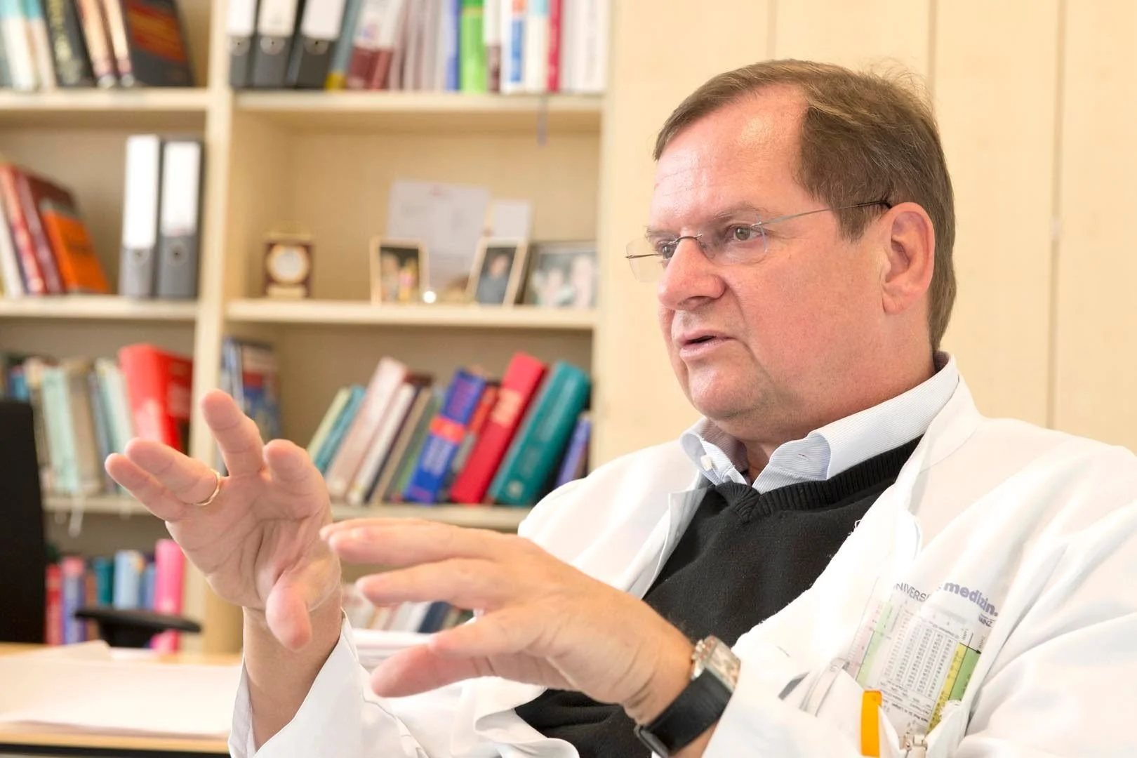 El cardiólogo alemán Thomas Münzel sostiene que la oscuridad debería considerarse un factor esencial para la salud cardiovascular, comparable al control de la presión arterial o a respirar aire limpio.