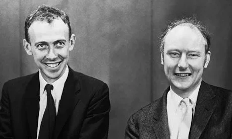 James Watson (izquierda) y Francis Crick, en 1959. La doble hélice de Watson sigue siendo una lectura sorprendentemente buena.