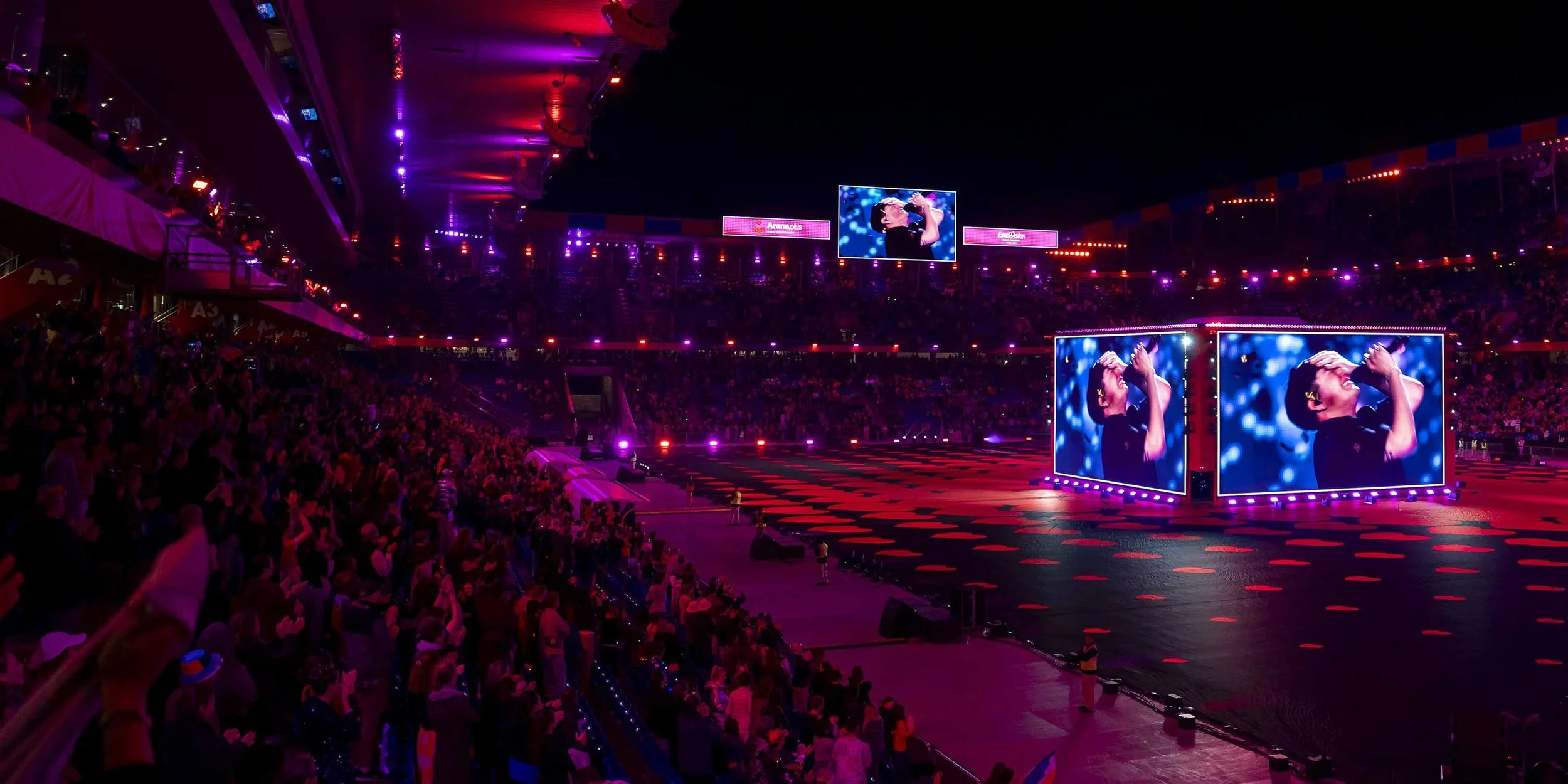 Vista panorámica del escenario de Eurovisión, donde el espectáculo audiovisual y la respuesta del público reflejan la evolución del certamen hacia un formato cada vez más global, dinámico e impredecible.