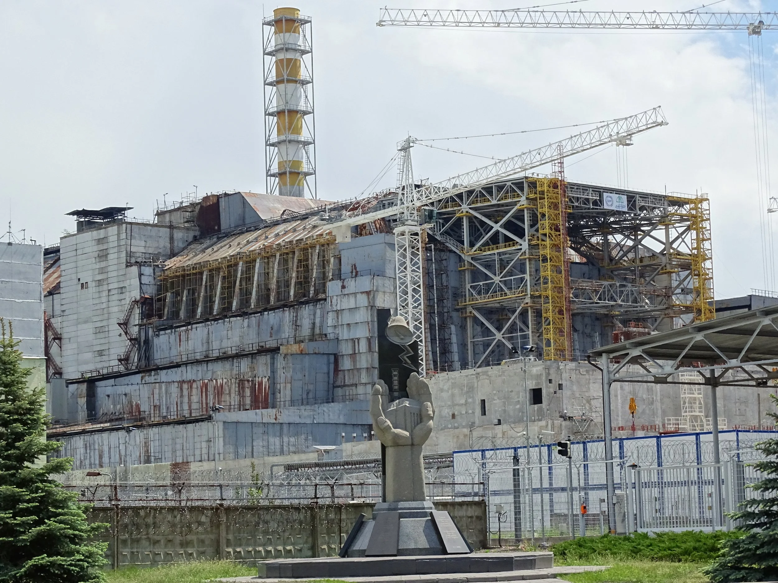 El reactor 4 de Chernóbil con el antiguo sarcófago que lo cubría, fotografiado en 2016.