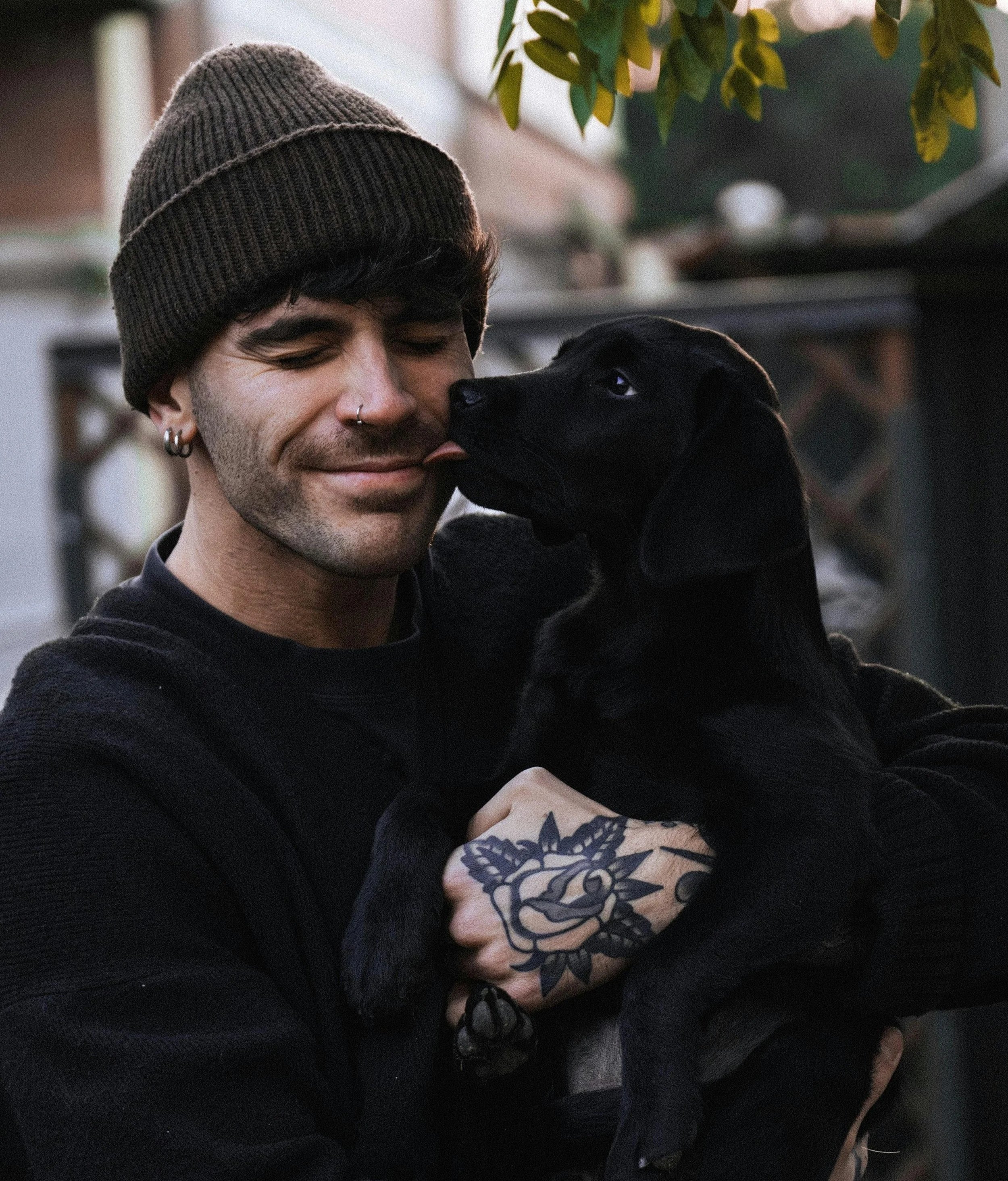 Un hallazgo reciente cuestiona nuestra supuesta habilidad para leer a los perros: nuestro estado de ánimo puede hacer que interpretemos sus emociones al revés. Una pista clave para entender errores cotidianos que afectan su bienestar emocional.