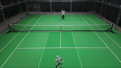 El hábil robot humanoide que aprende a jugar al tenis a partir de los errores humanos: así funciona LATENT