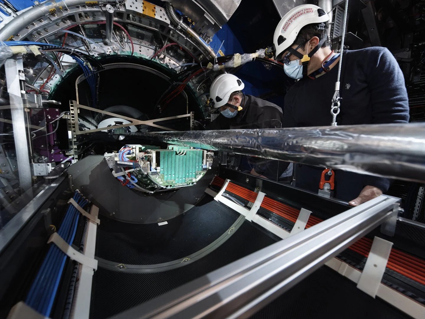 ¿Puede formarse el plasma primordial en colisiones de protones? Nuevas pistas del experimento ALICE en el CERN