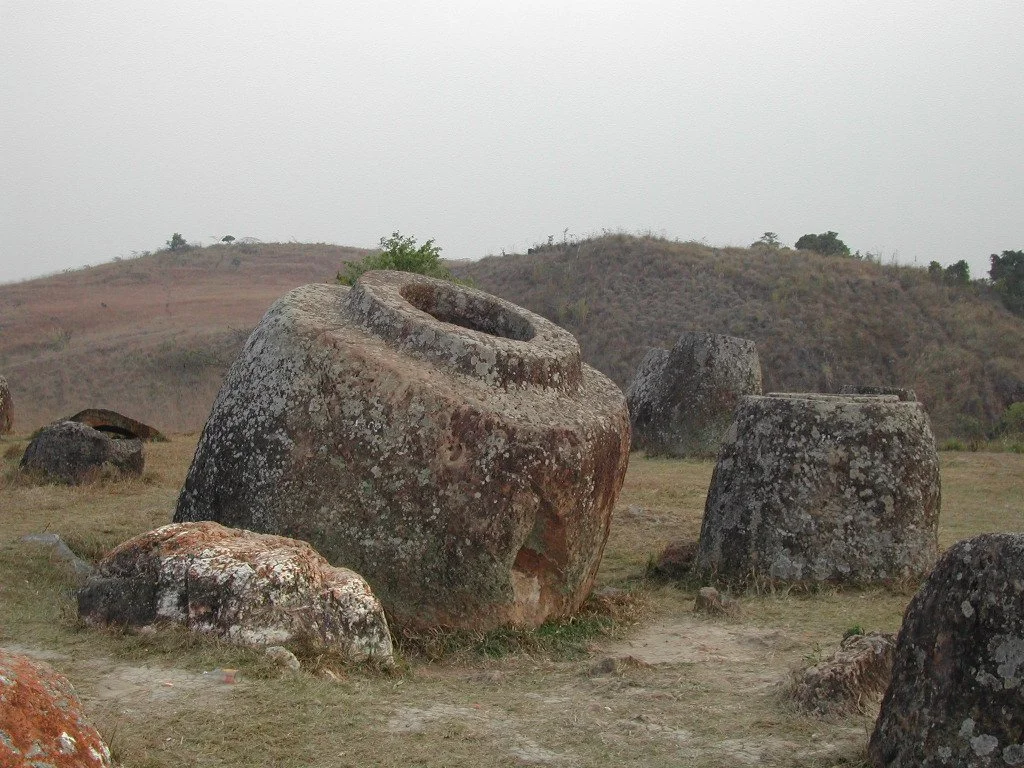 El misterio de las gigantescas vasijas de piedra de Laos empieza a resolverse: eran parte de complejos rituales funerarios