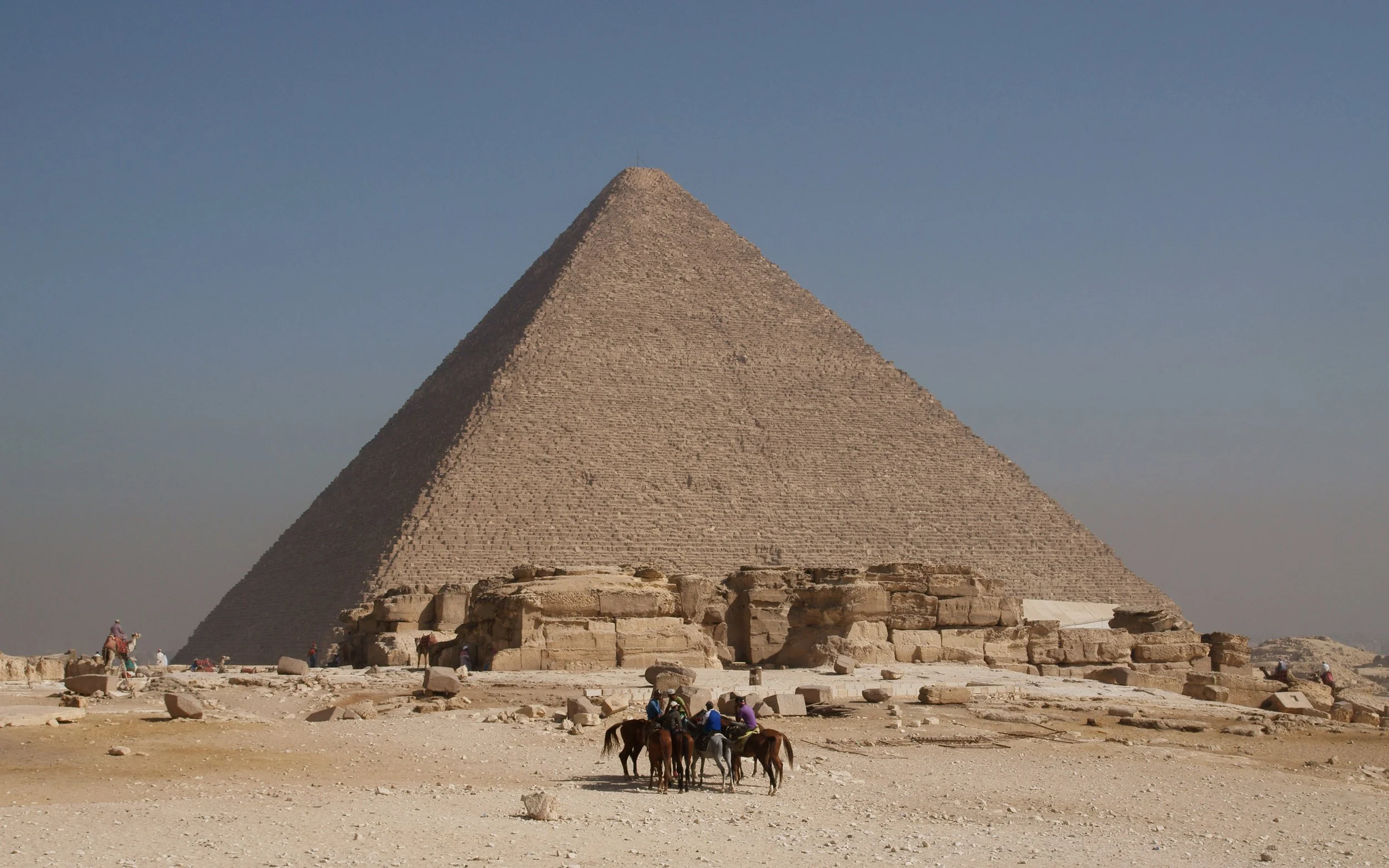 Científicos resuelven el enigma de cómo la Gran Pirámide de Guiza logró sobrevivir a miles de años de terremotos