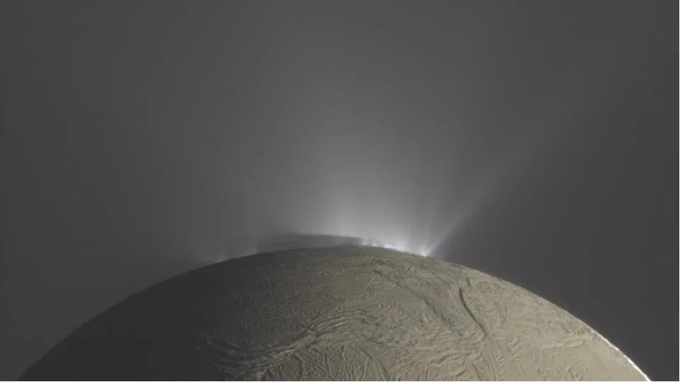Encélado refuerza su candidatura como uno de los mejores lugares para buscar vida extraterrestre