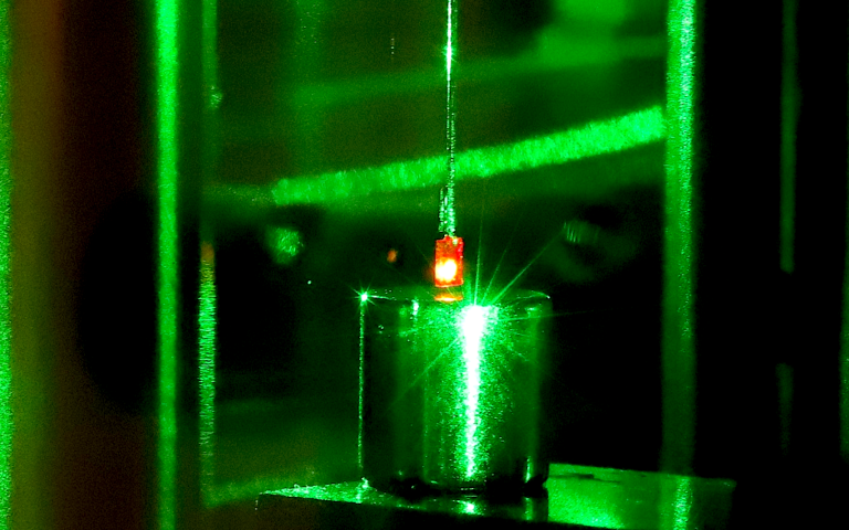 Espines cuánticos mueven un objeto de un centímetro en el laboratorio