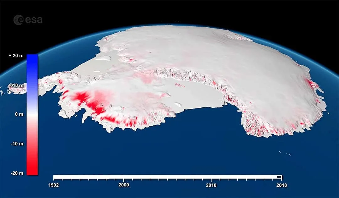 Visualización satelital de los cambios en el espesor del hielo antártico entre 1992 y 2018: las zonas rojas muestran un adelgazamiento de hasta 20 metros, especialmente acusado en la Antártida occidental.