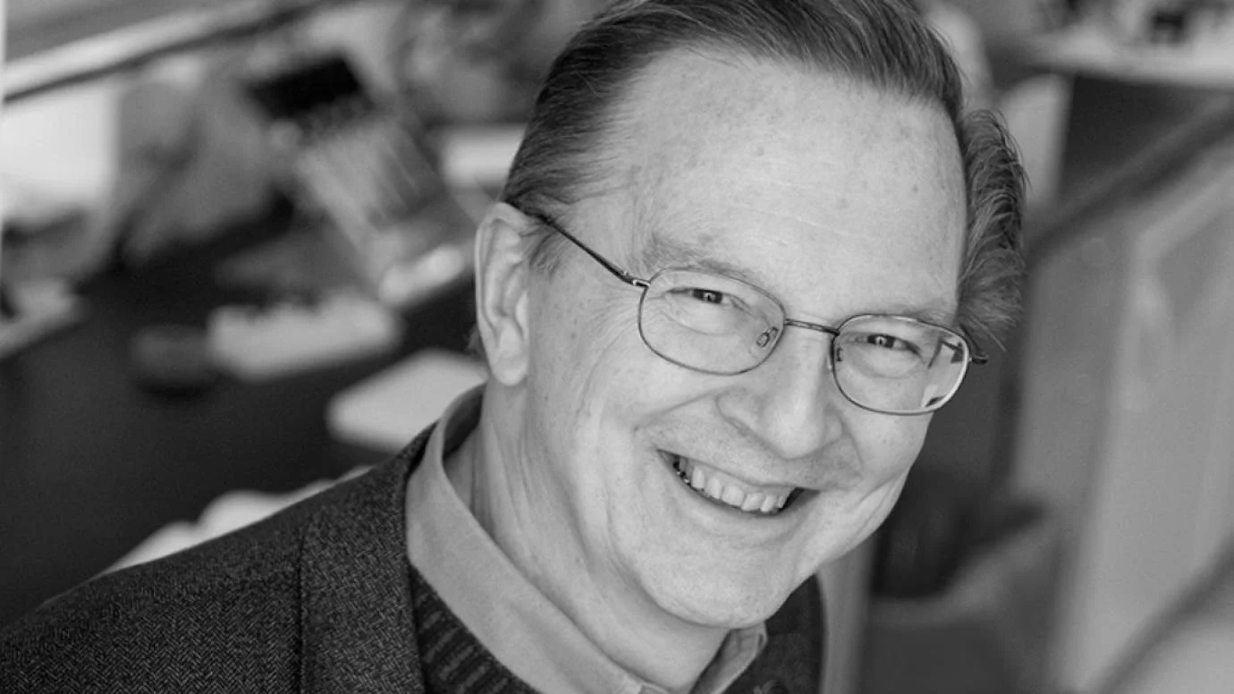 Jack W. Szostak, investigador de la Universidad de Chicago y pionero en los estudios sobre el origen de la vida, ha colaborado en este trabajo que describe un ribozima capaz de reparar ARN.