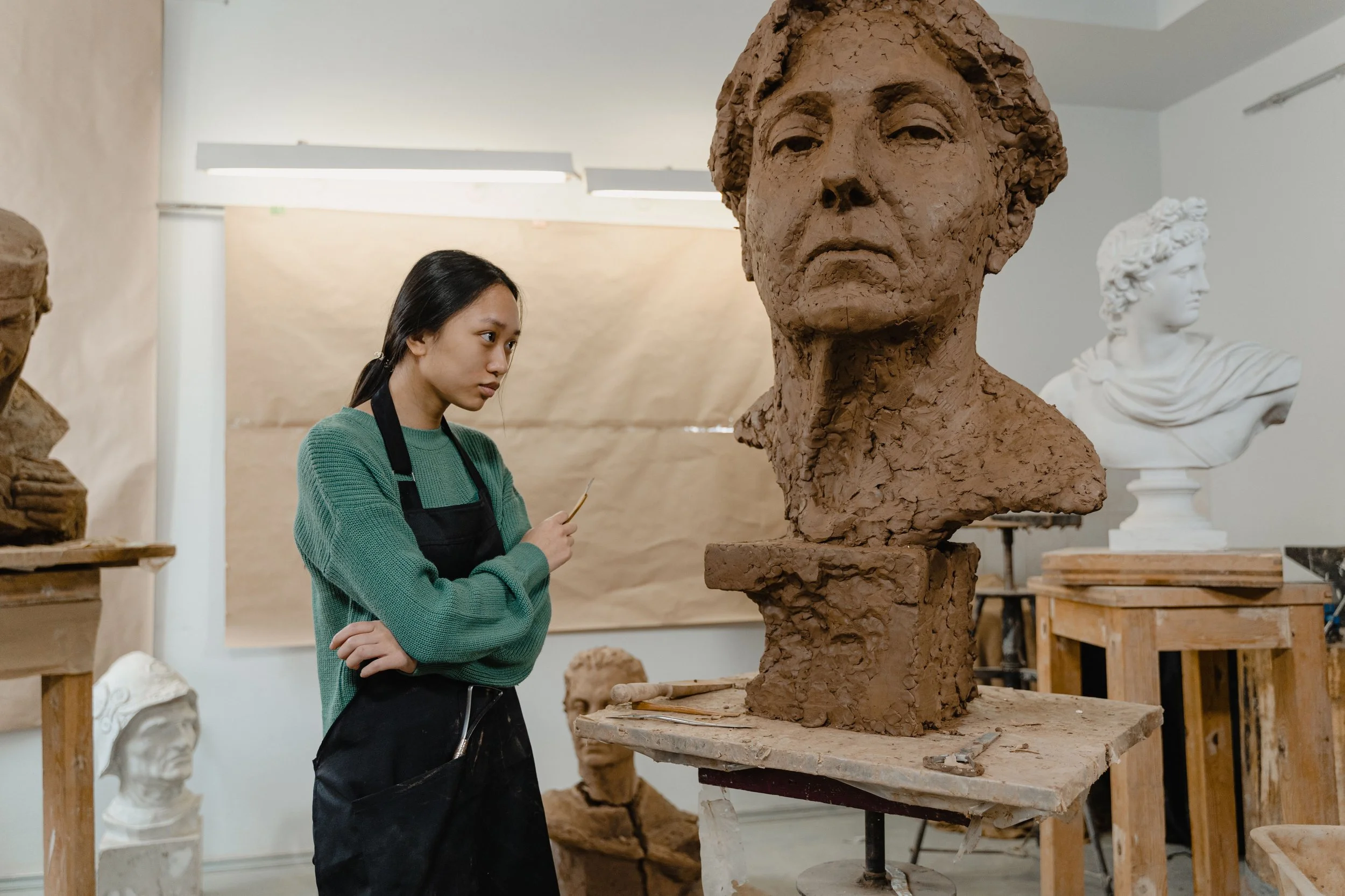 La creación de una obra de arte exige integrar imaginación, memoria, planificación y precisión manual. Los investigadores identificaron una firma cerebral que distingue a los artistas visuales profesionales del resto de la población.
