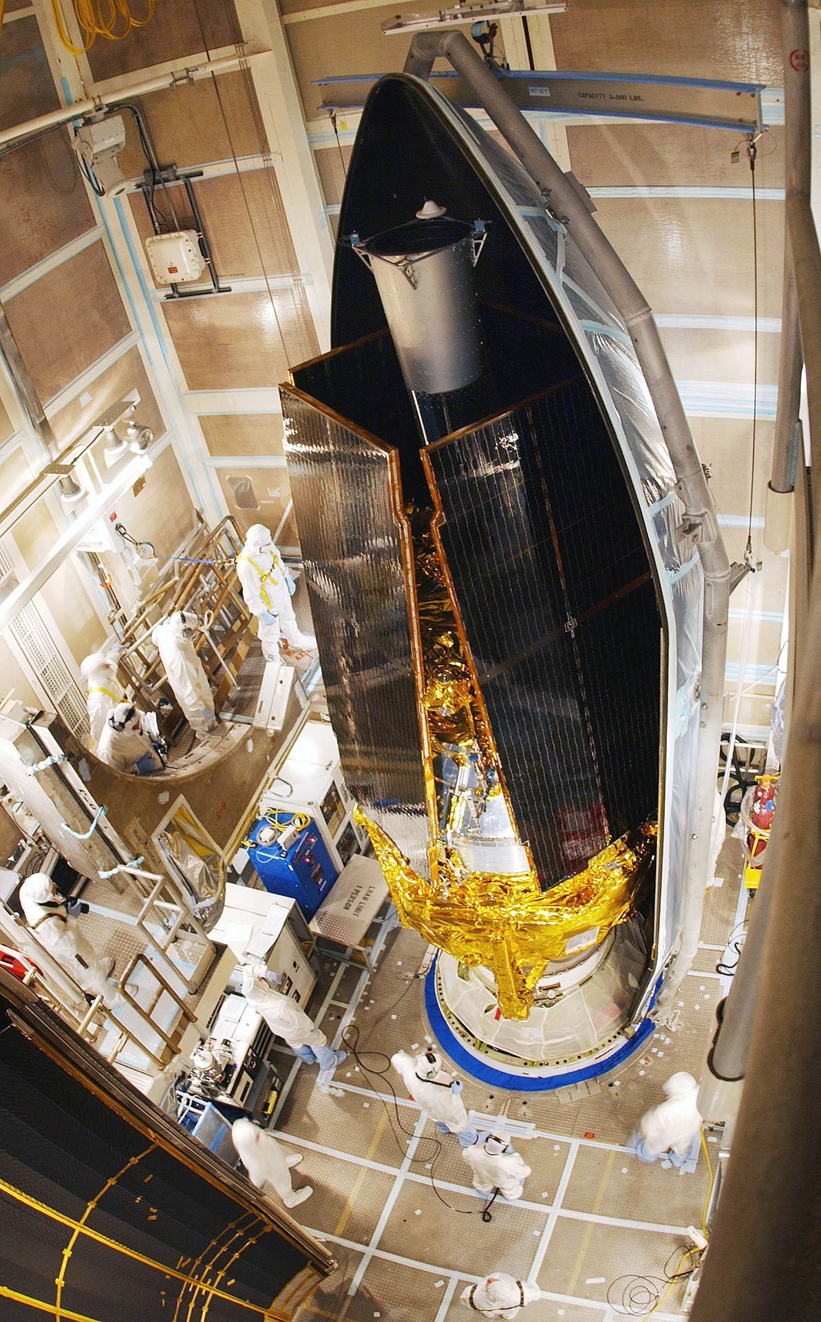 El satélite Gravity Probe B de la NASA, durante los preparativos para su lanzamiento. Sus giroscopios de alta precisión permitieron confirmar el arrastre del espacio-tiempo provocado por la rotación terrestre, una de las predicciones de Einstein.