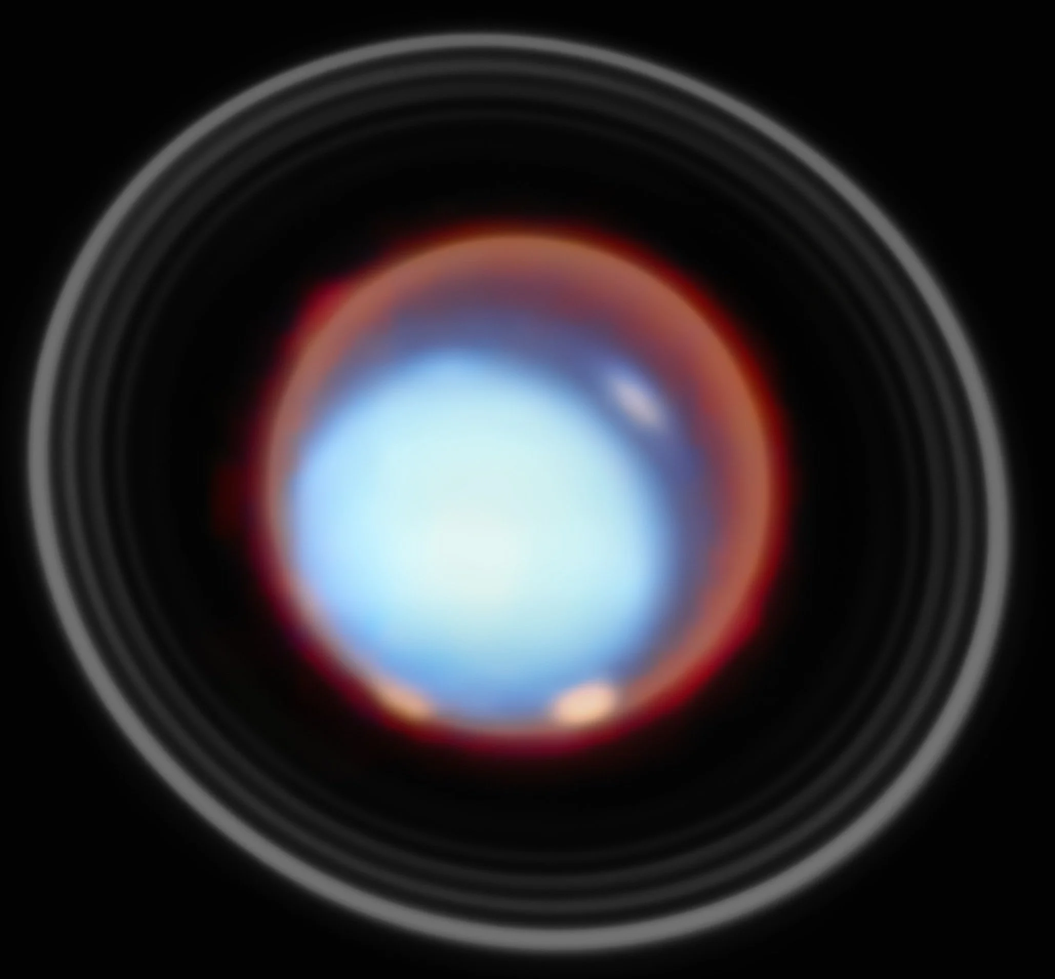 El telescopio espacial James Webb ha permitido cartografiar por primera vez en vertical la ionosfera de Urano —arriba—, revelando una atmósfera superior más fría y compleja de lo previsto