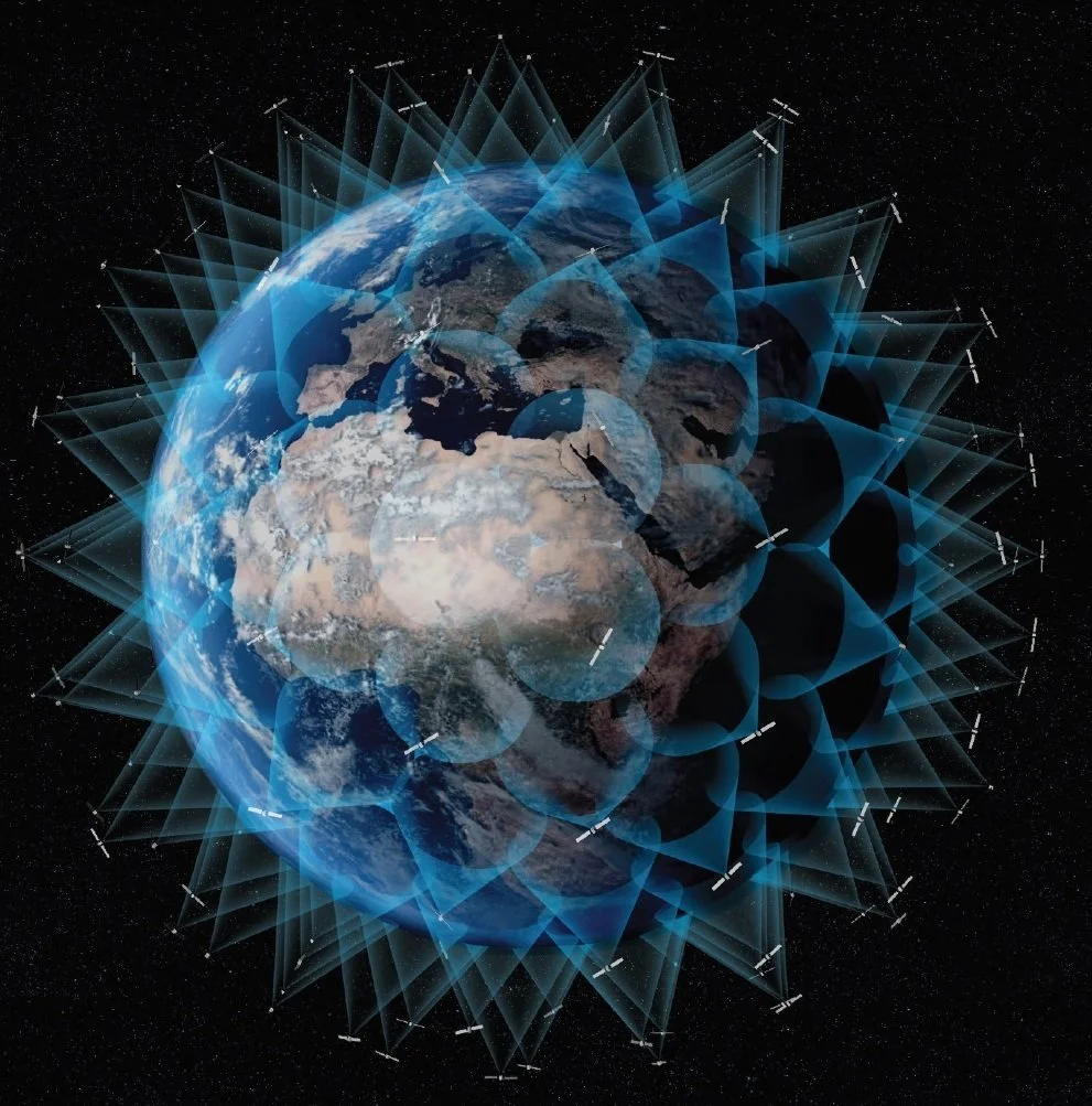 Según el estudio, nueve de las dieciséis propuestas evaluadas podrían generar una población de basura espacial inestable o descontrolada, aumentando el riesgo de colisiones en órbita.