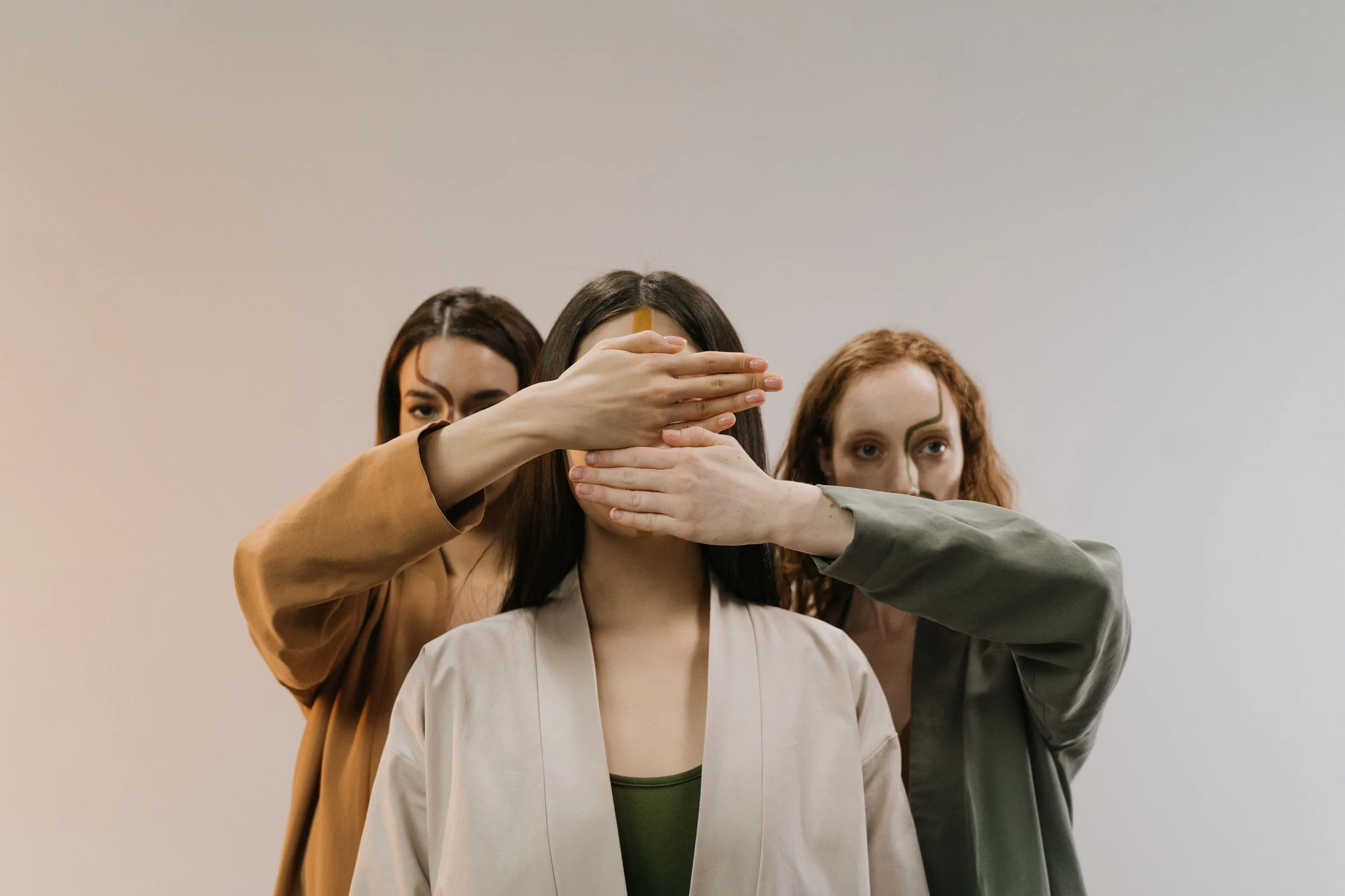 Los cinco grandes rasgos —extraversión, amabilidad, responsabilidad, neuroticismo y apertura a la experiencia— permiten describir distintas dimensiones de la personalidad, pero no encasillan a las personas en categorías cerradas.