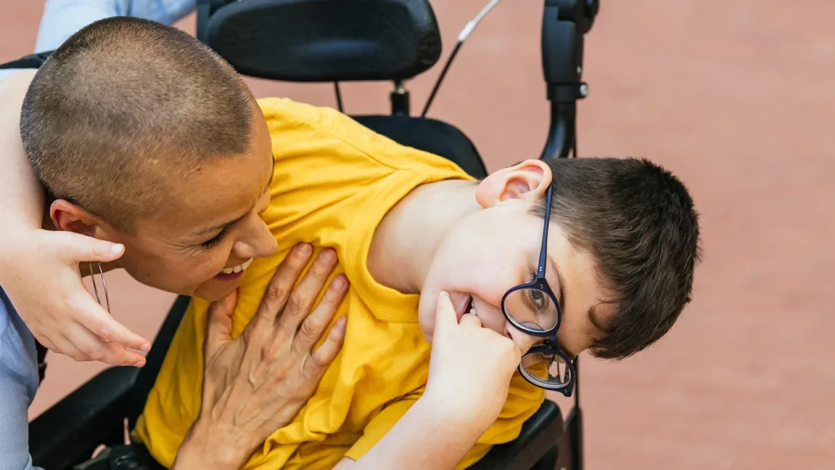 La distrofia muscular de Duchenne es una enfermedad genética que provoca una pérdida progresiva de fuerza y masa muscular desde la infancia.