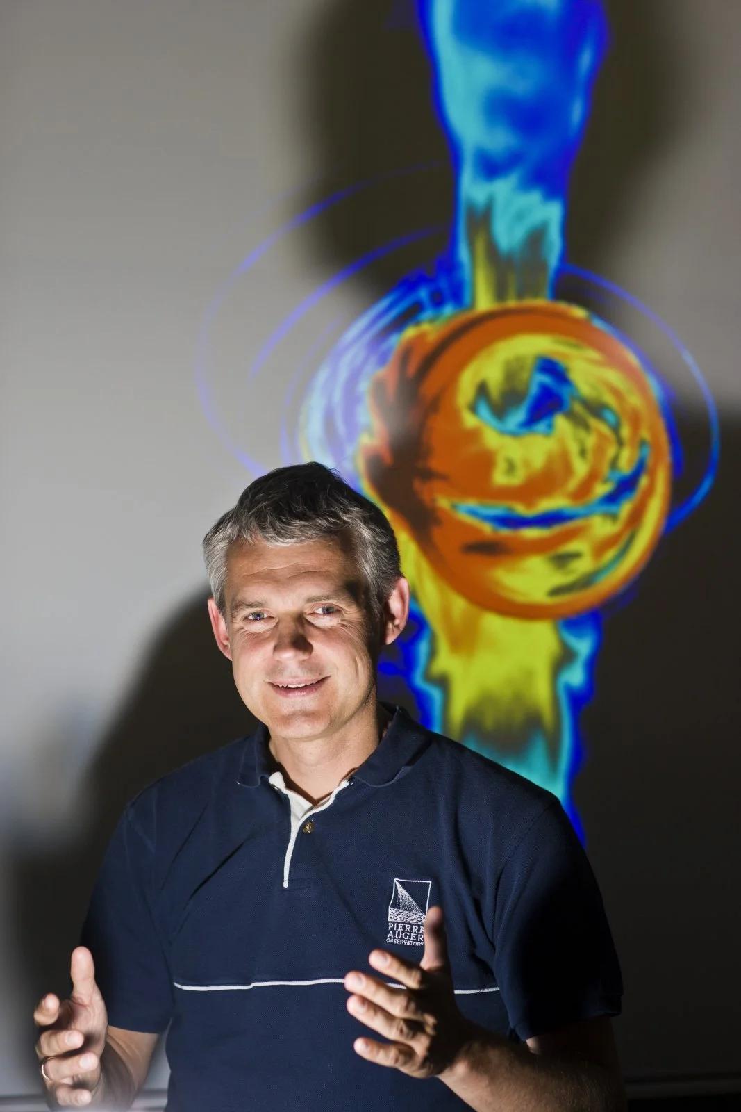 El astrofísico Heino Falcke, de la Universidad Radboud, es uno de los autores del modelo que analiza cómo una alteración temporal de la geometría del espacio-tiempo puede dejar partículas en el vacío cuántico.