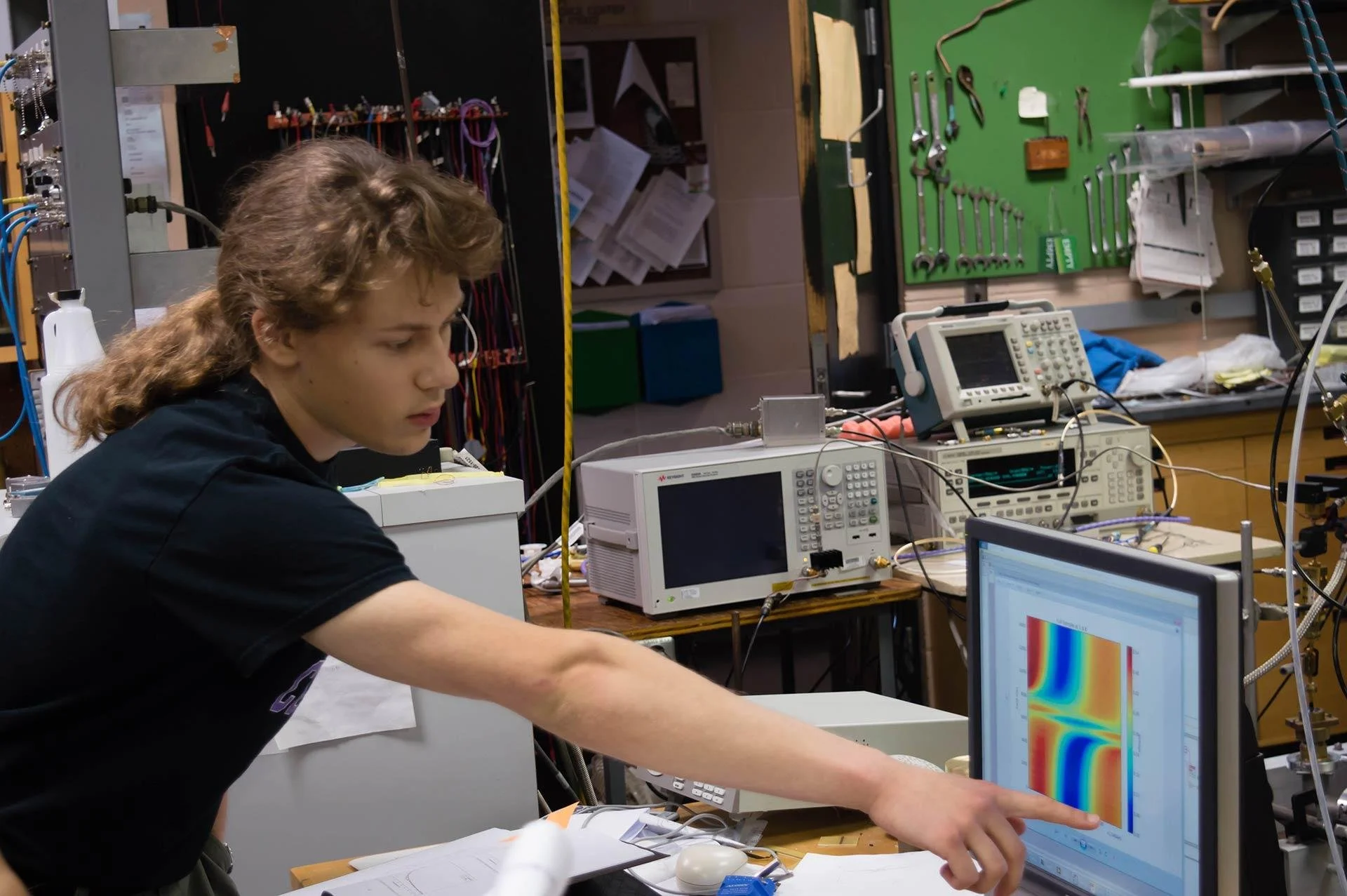 Kai-Isaak Ellers, investigador de la Universidad de California en Berkeley y autor principal del estudio que propone utilizar helio superfluido para detectar cómo la rotación terrestre retuerce el espacio-tiempo.