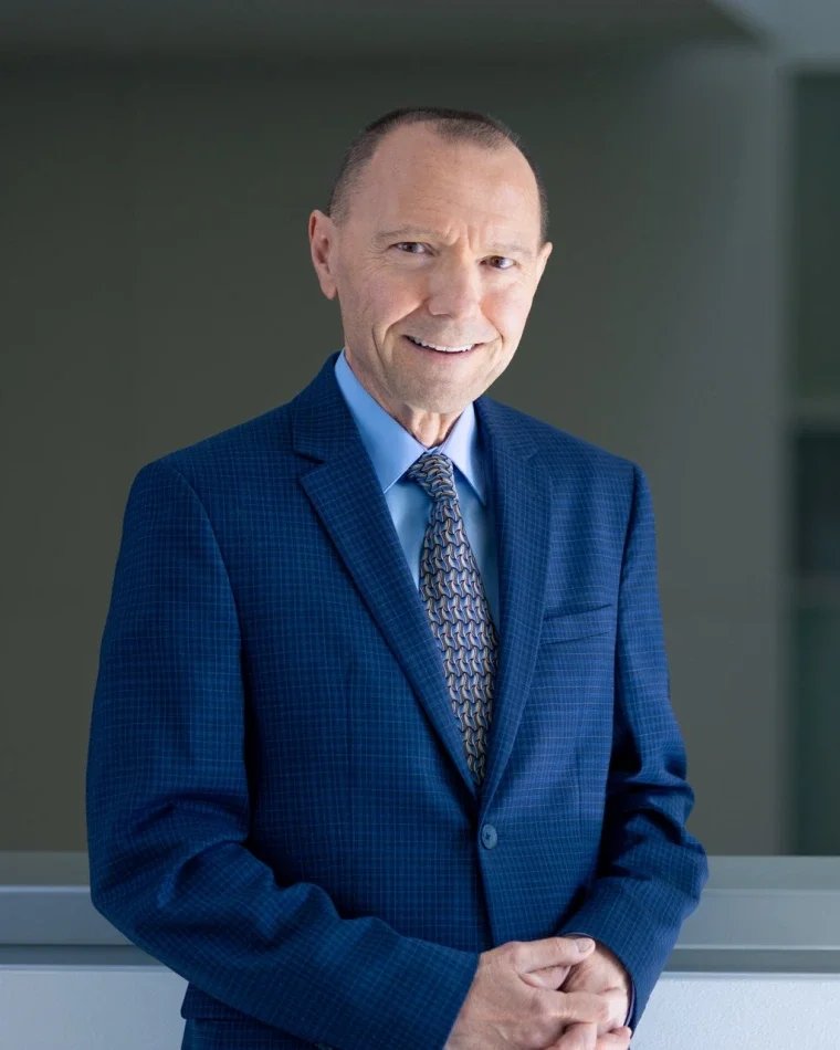 El oncólogo Dan Theodorescu, autor principal del estudio sobre la pérdida del cromosoma Y como posible señal temprana de cáncer.