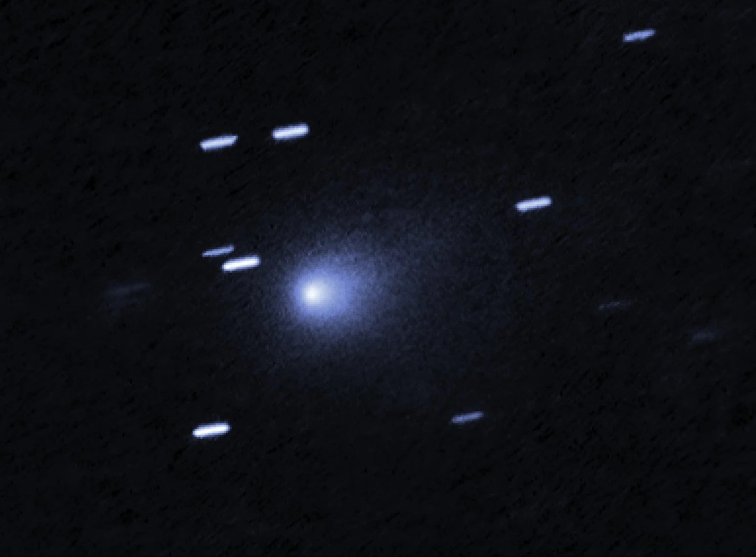 Imagen de alta resolución del cometa interestelar 3I/ATLAS, obtenida con la visión nítida del telescopio espacial Hubble, la más detallada conseguida hasta ahora de este visitante inesperado
