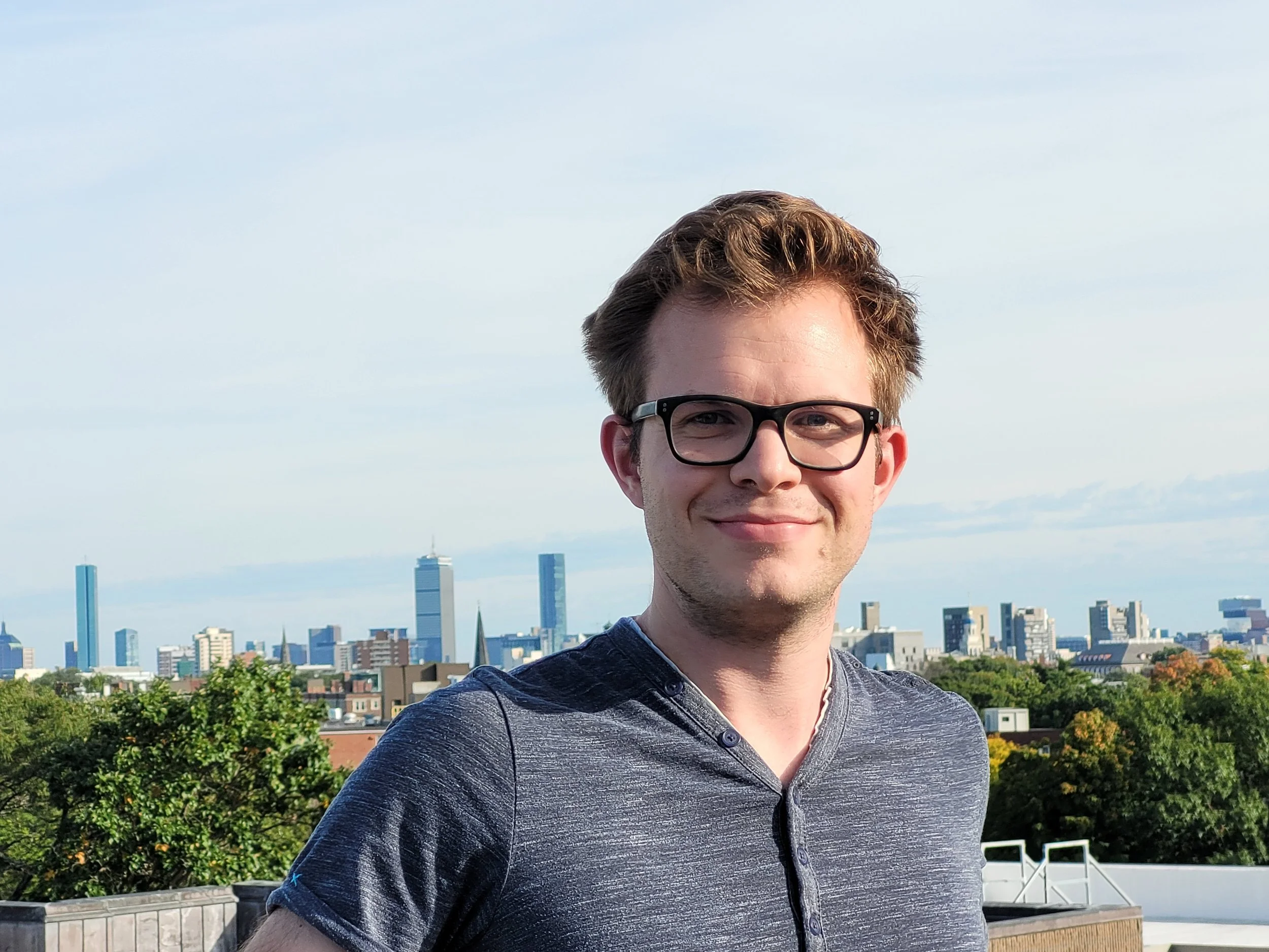 Oliver Zier, investigador del Centro de Astrofísica Harvard-Smithsonian y autor principal de Lumina, la gigantesca simulación informática que reconstruye los primeros 2.000 millones de años de historia del universo.